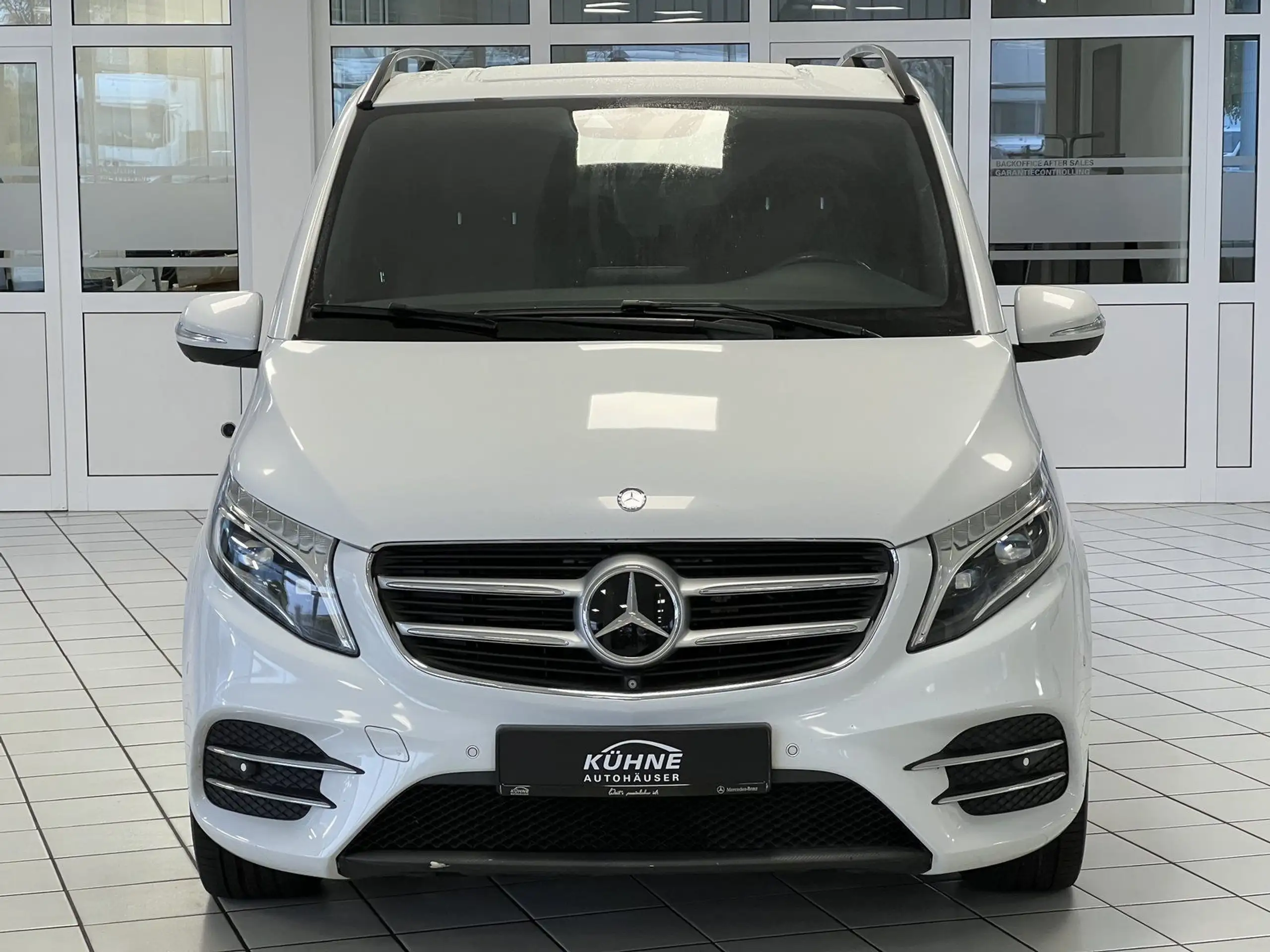 Mercedes-Benz - V 250