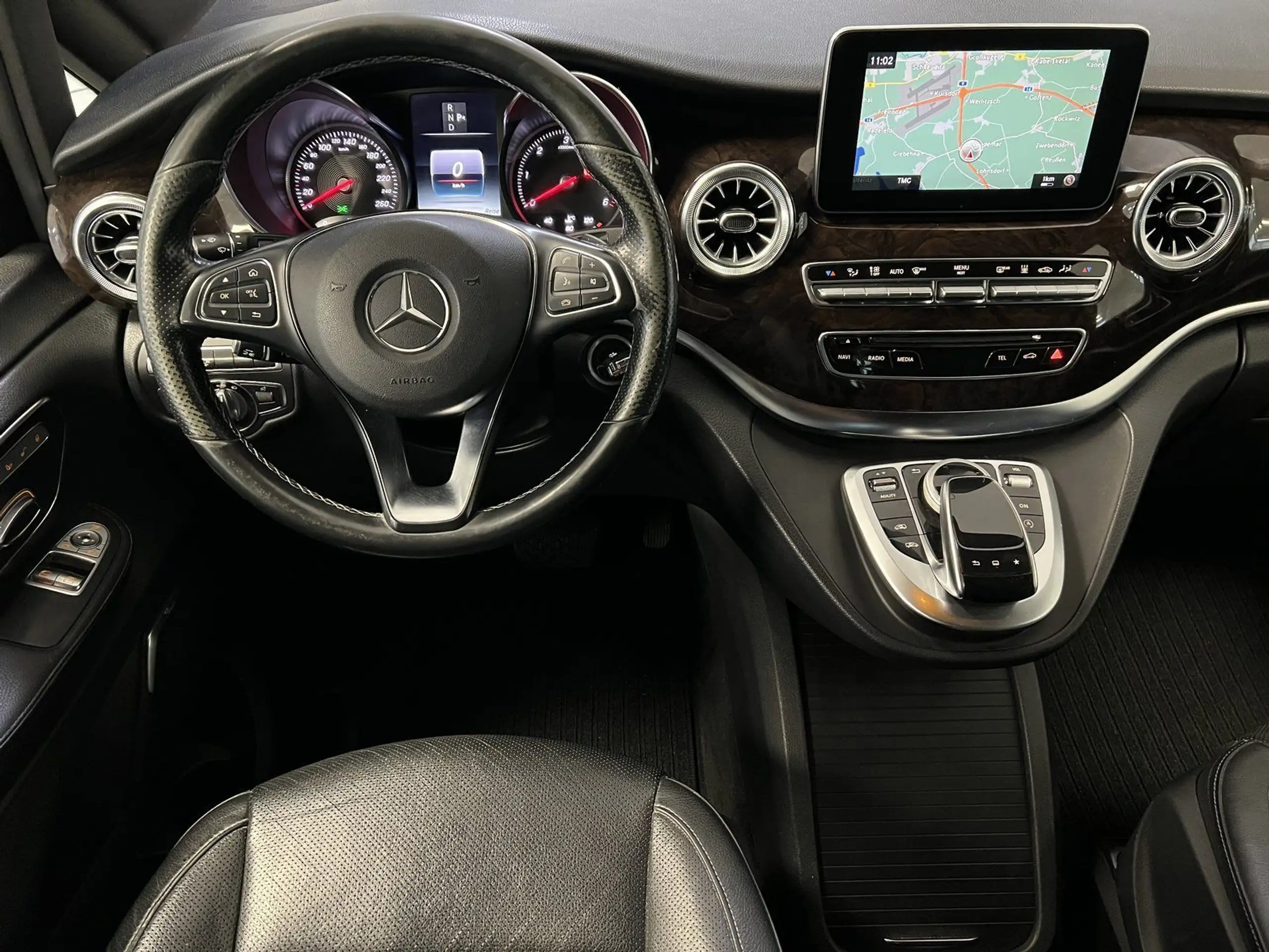 Mercedes-Benz - V 250