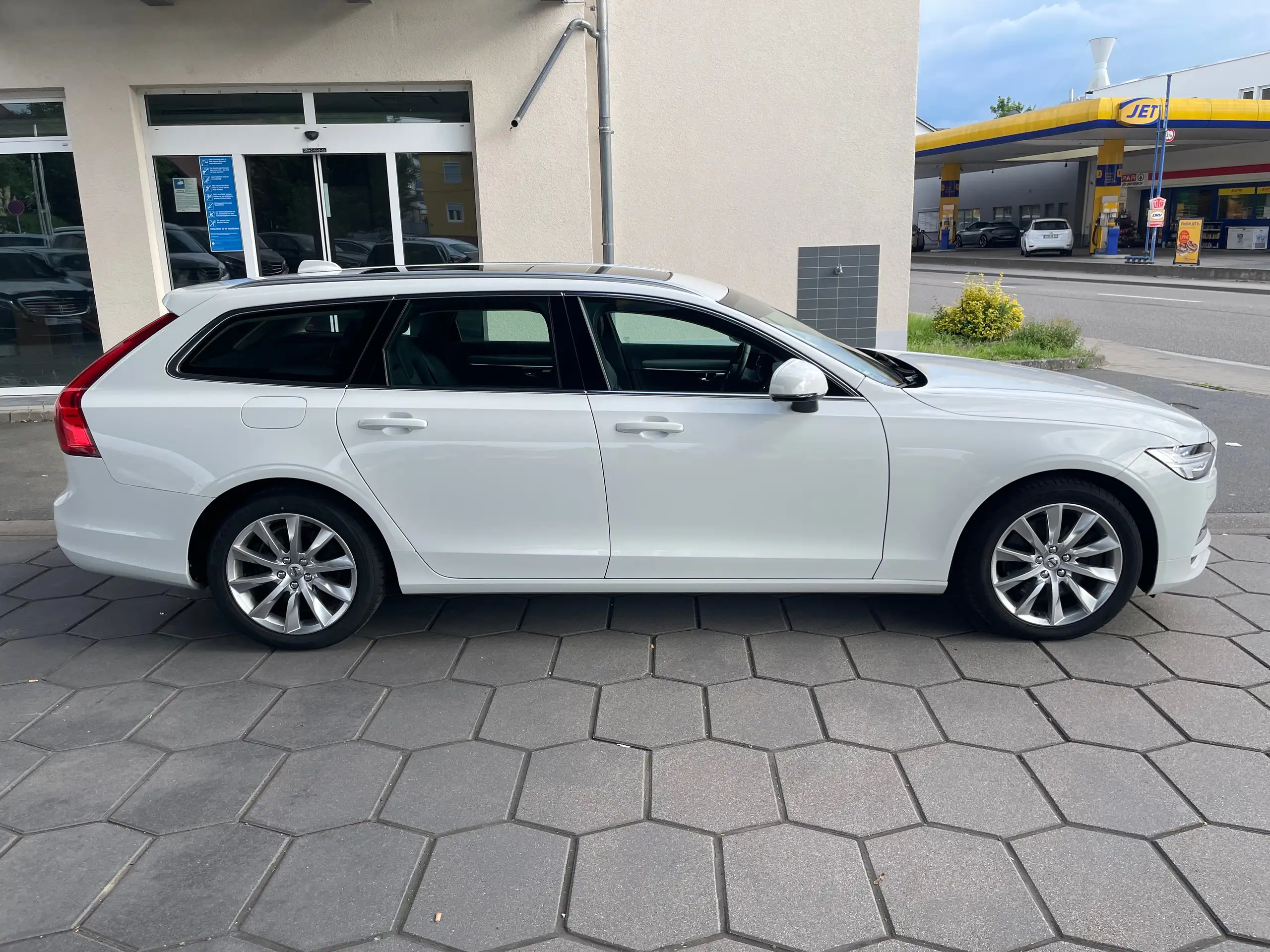 Volvo - V90