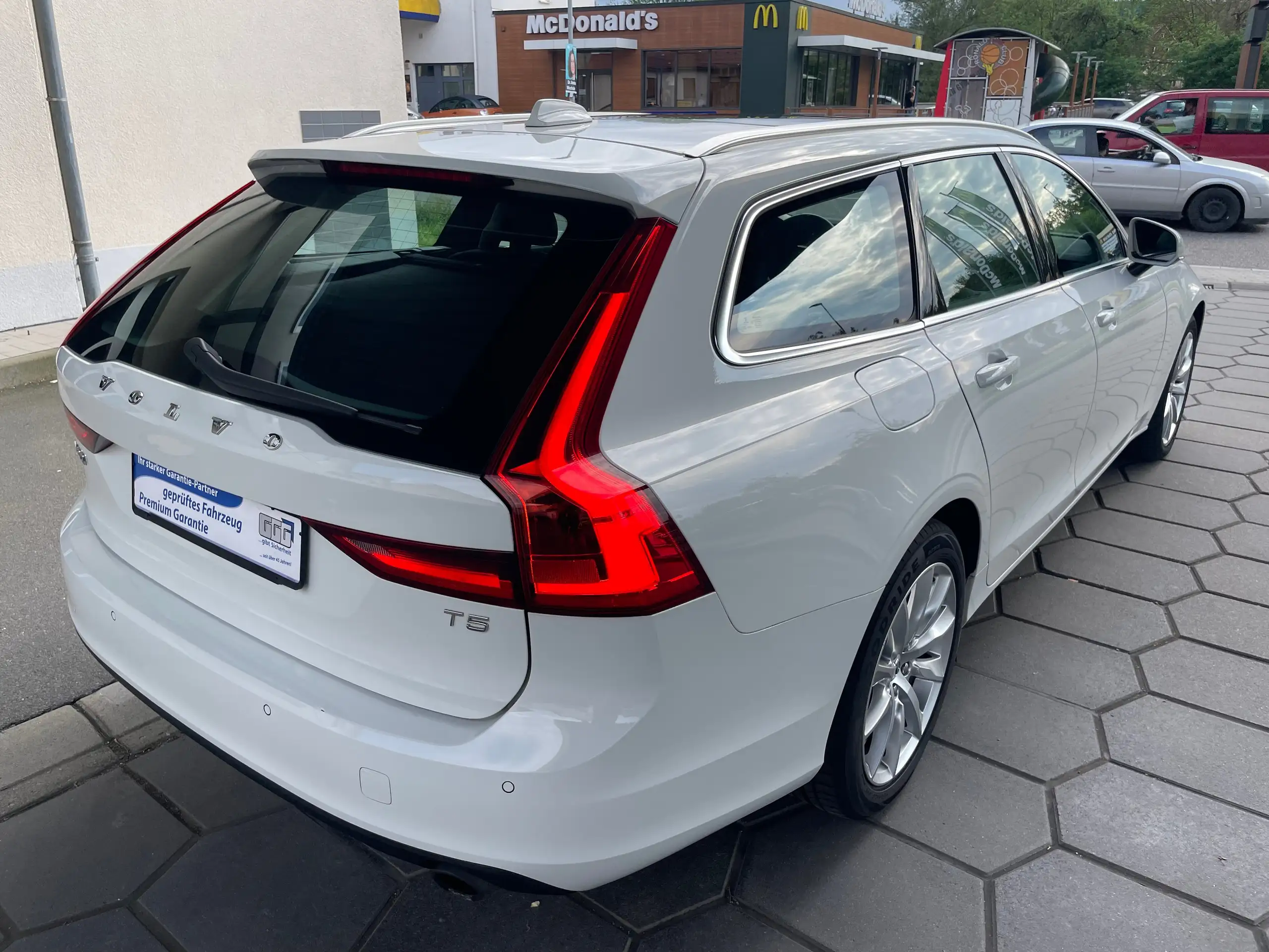 Volvo - V90