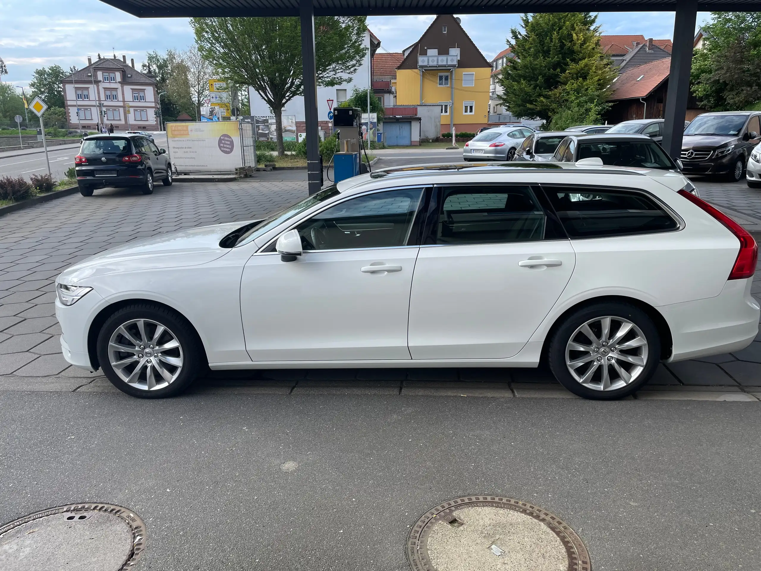 Volvo - V90