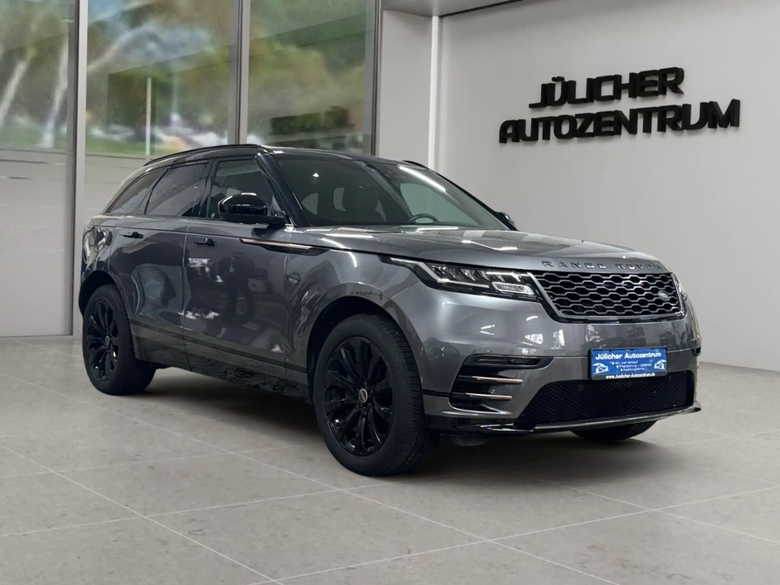 Land Rover - Range Rover Velar