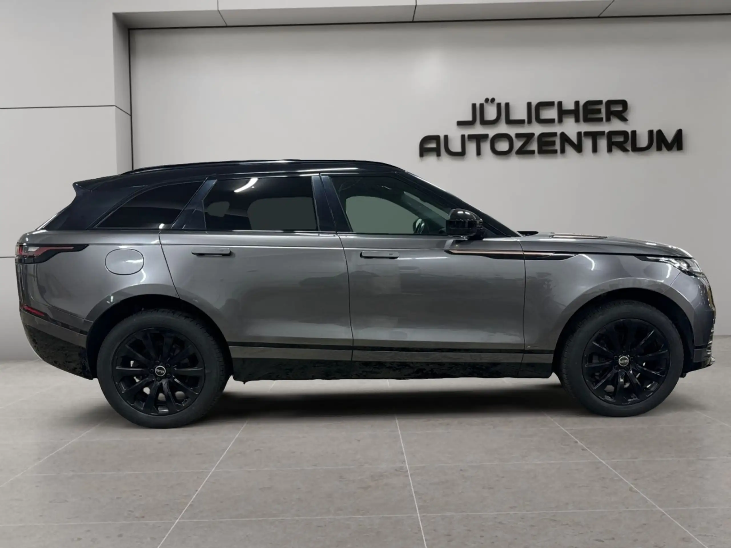 Land Rover - Range Rover Velar