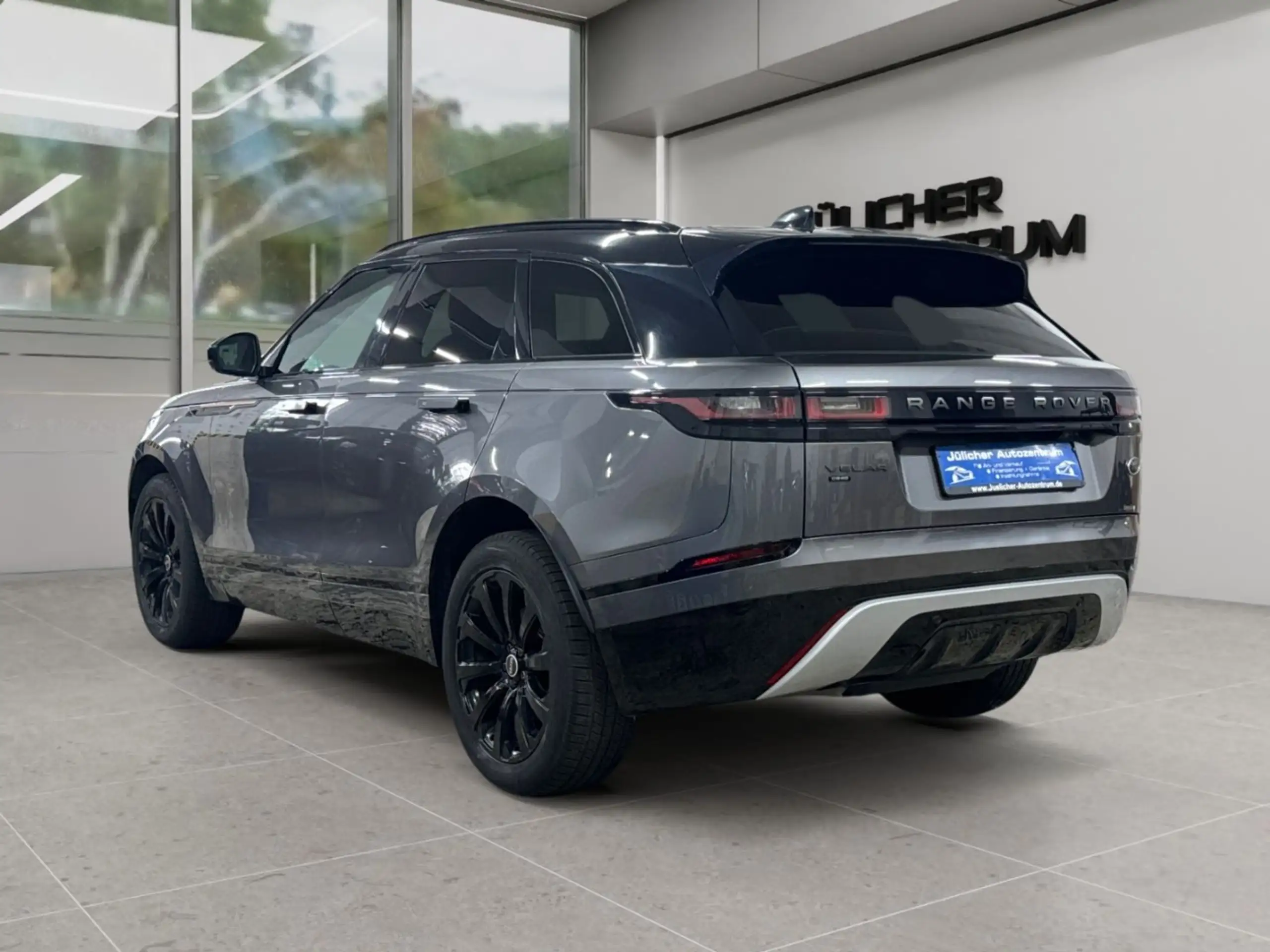 Land Rover - Range Rover Velar