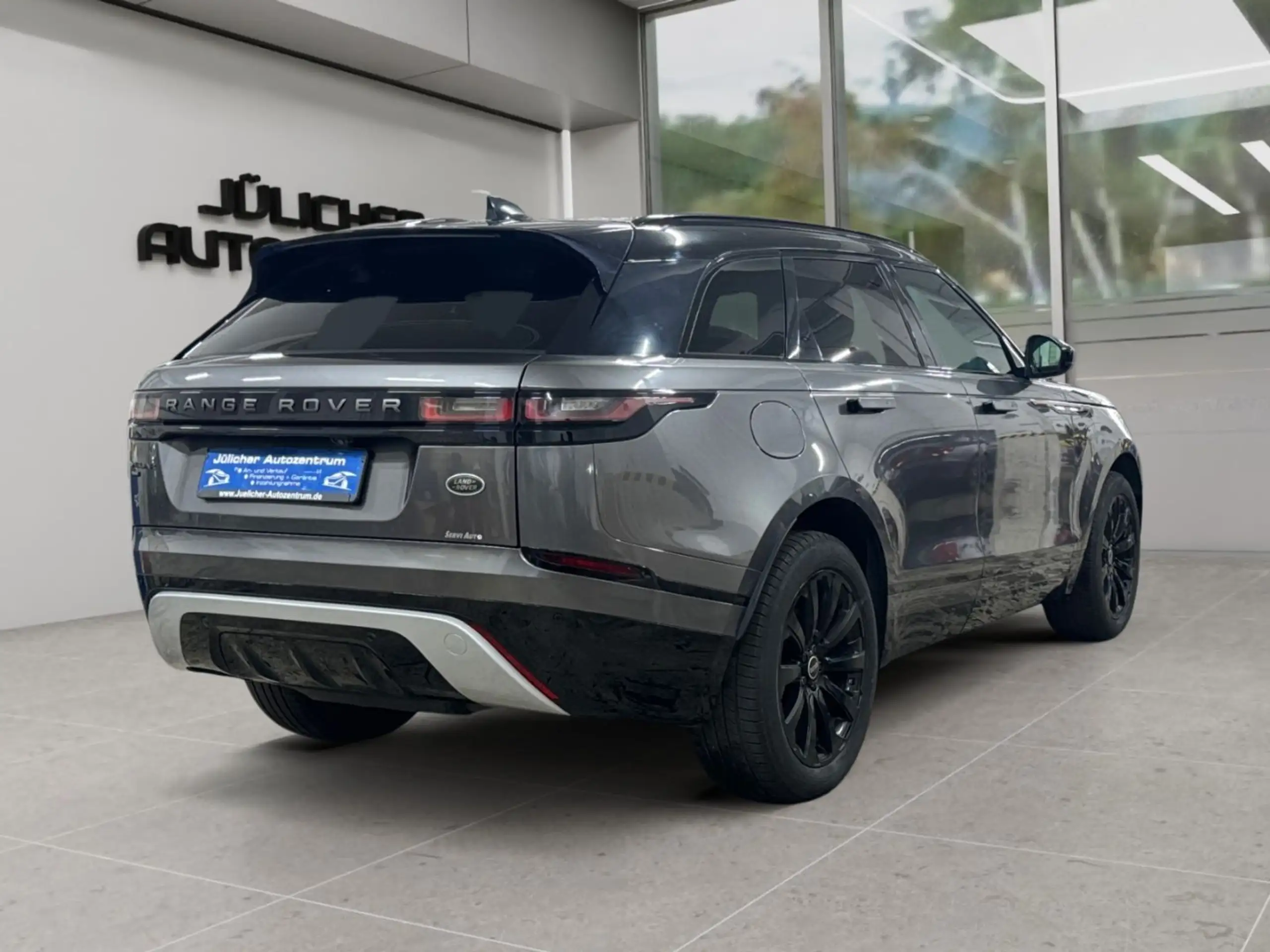 Land Rover - Range Rover Velar