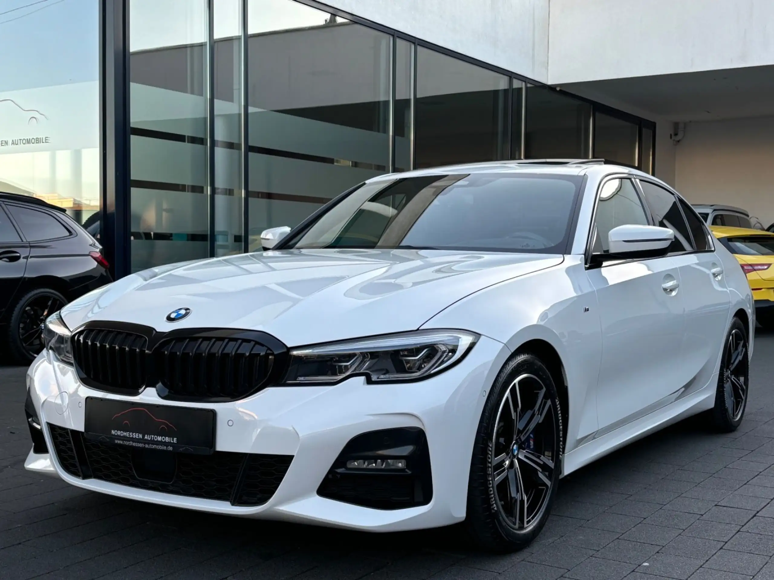 BMW 330 2019