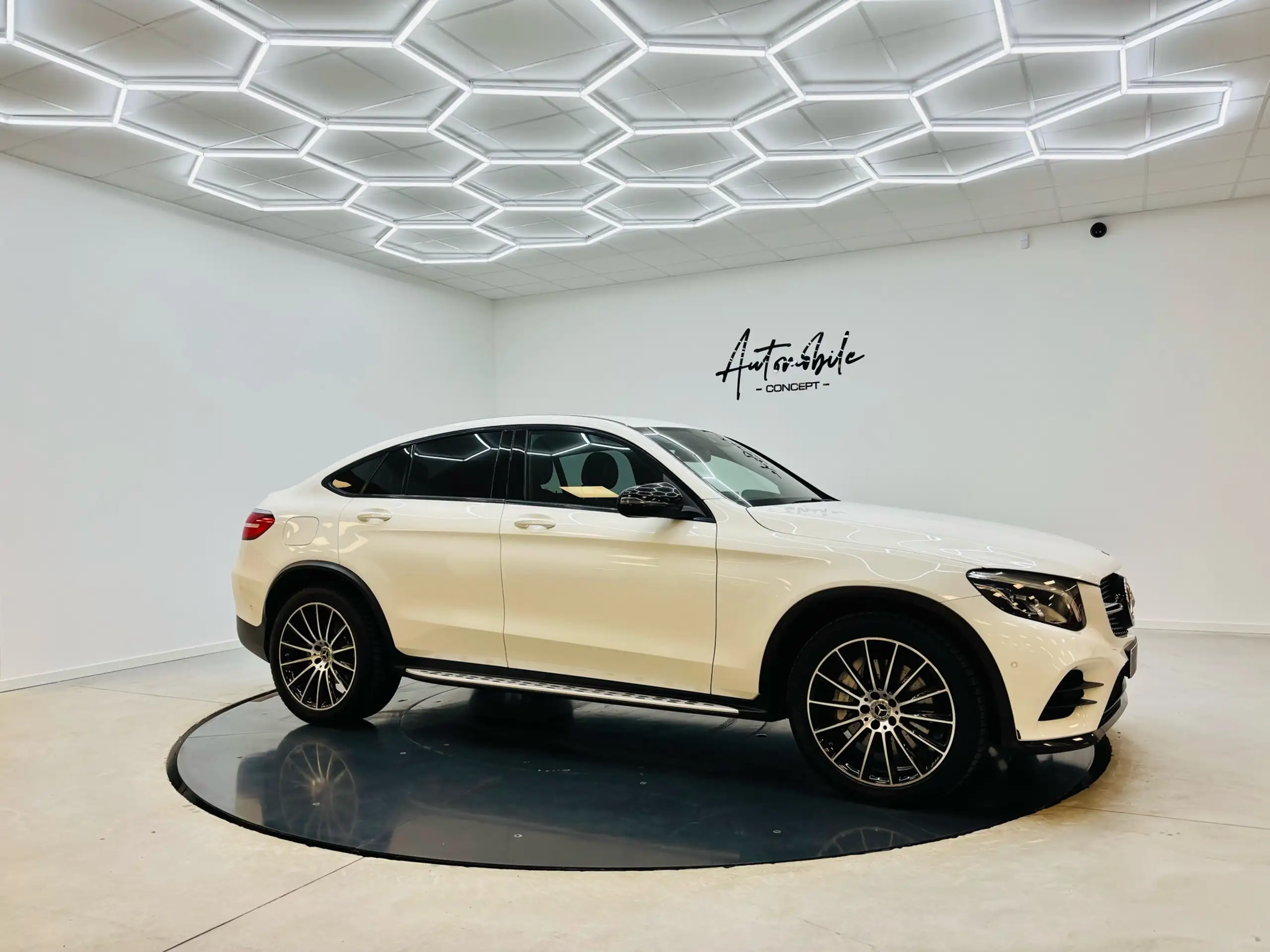 Mercedes-Benz - GLC 220