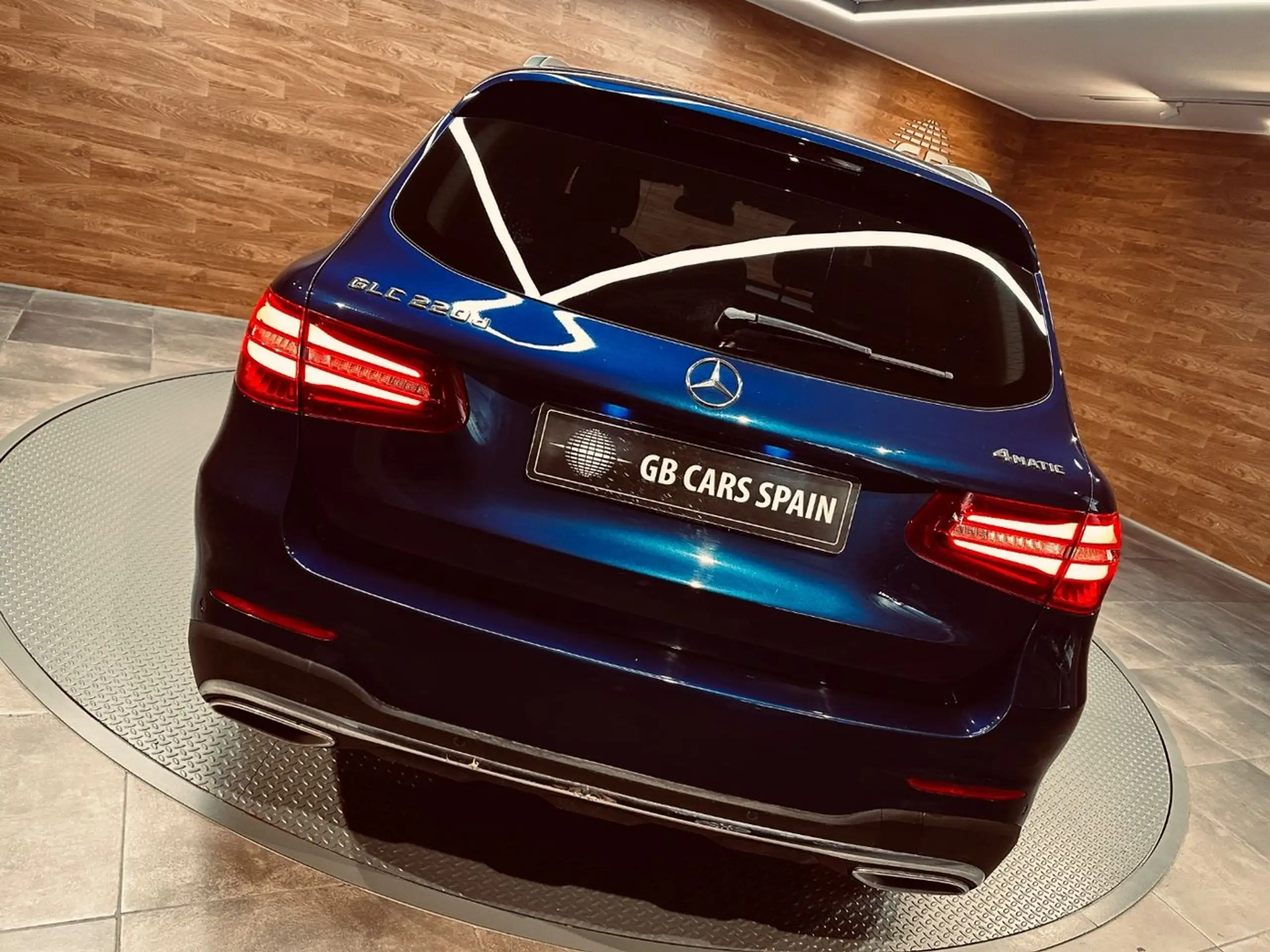 Mercedes-Benz - GLC 220