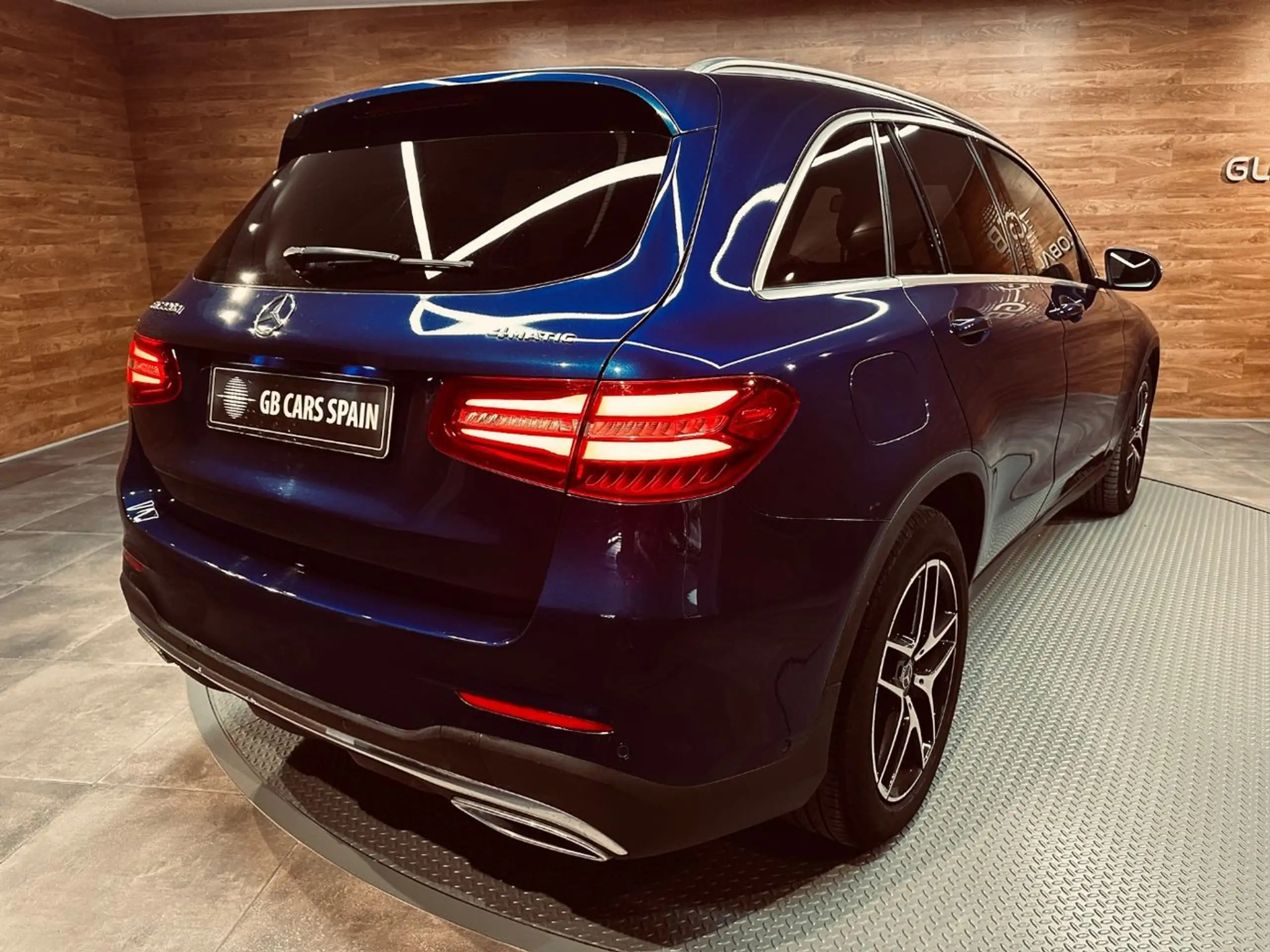 Mercedes-Benz - GLC 220