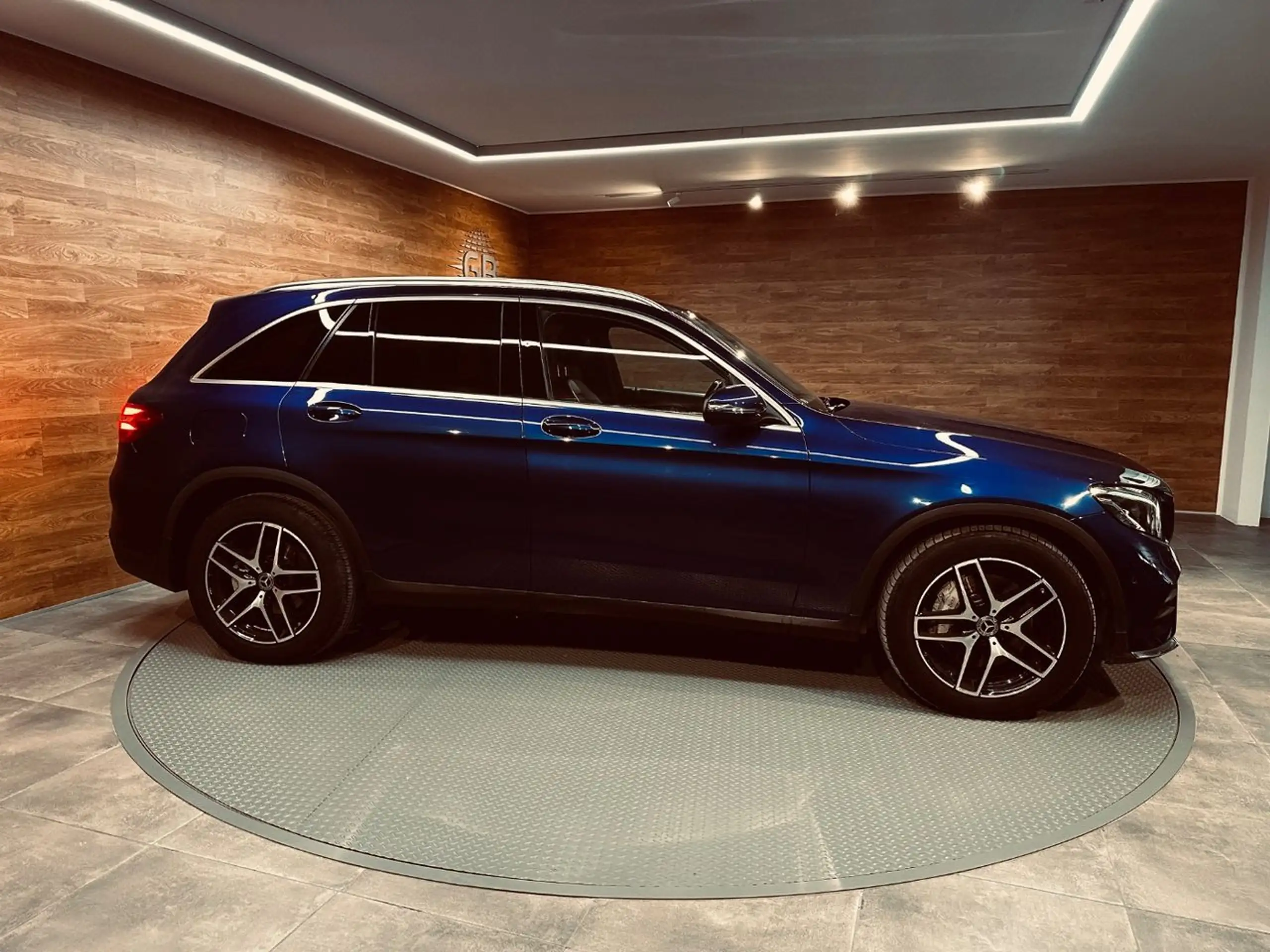 Mercedes-Benz - GLC 220