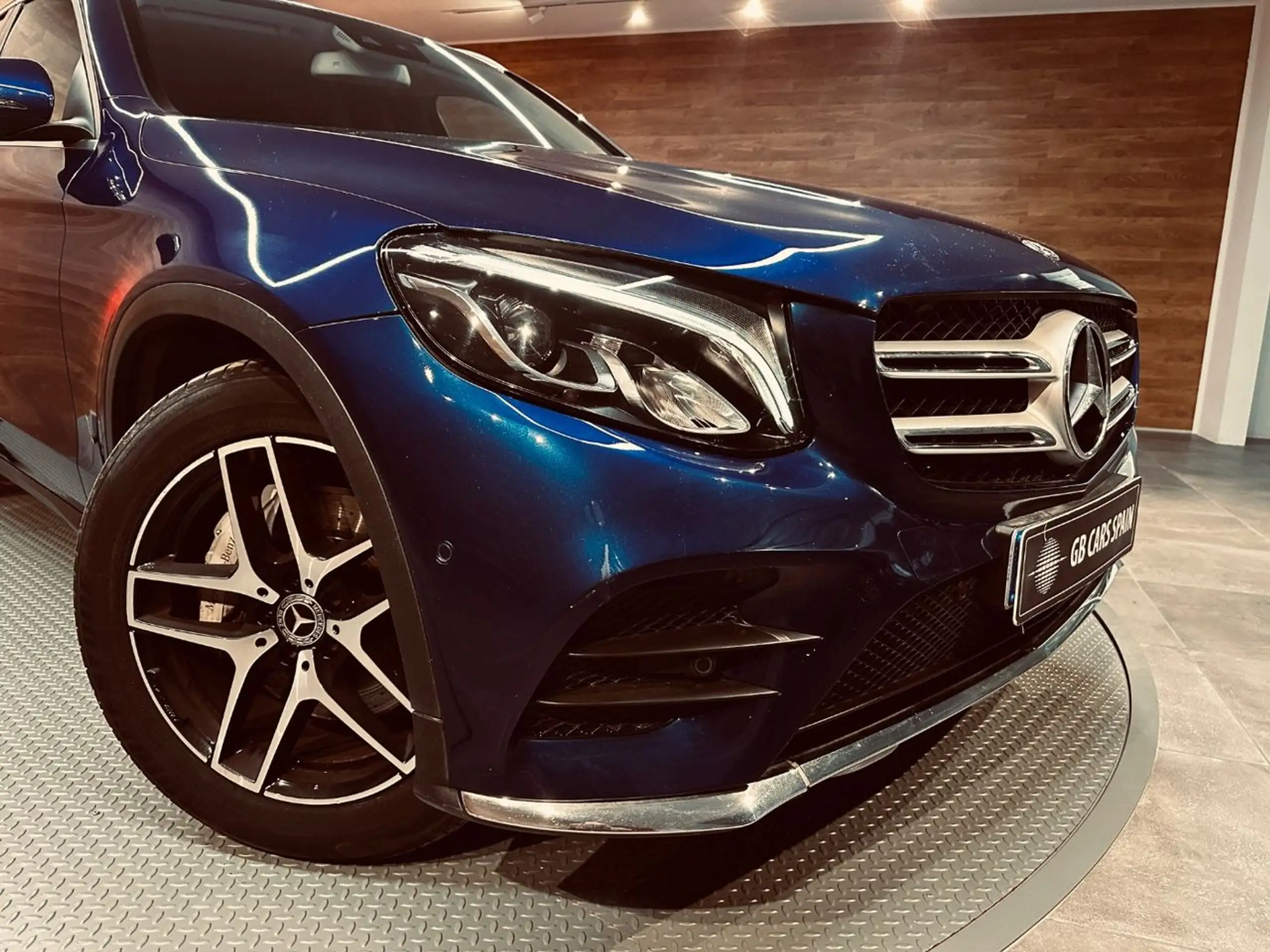 Mercedes-Benz - GLC 220