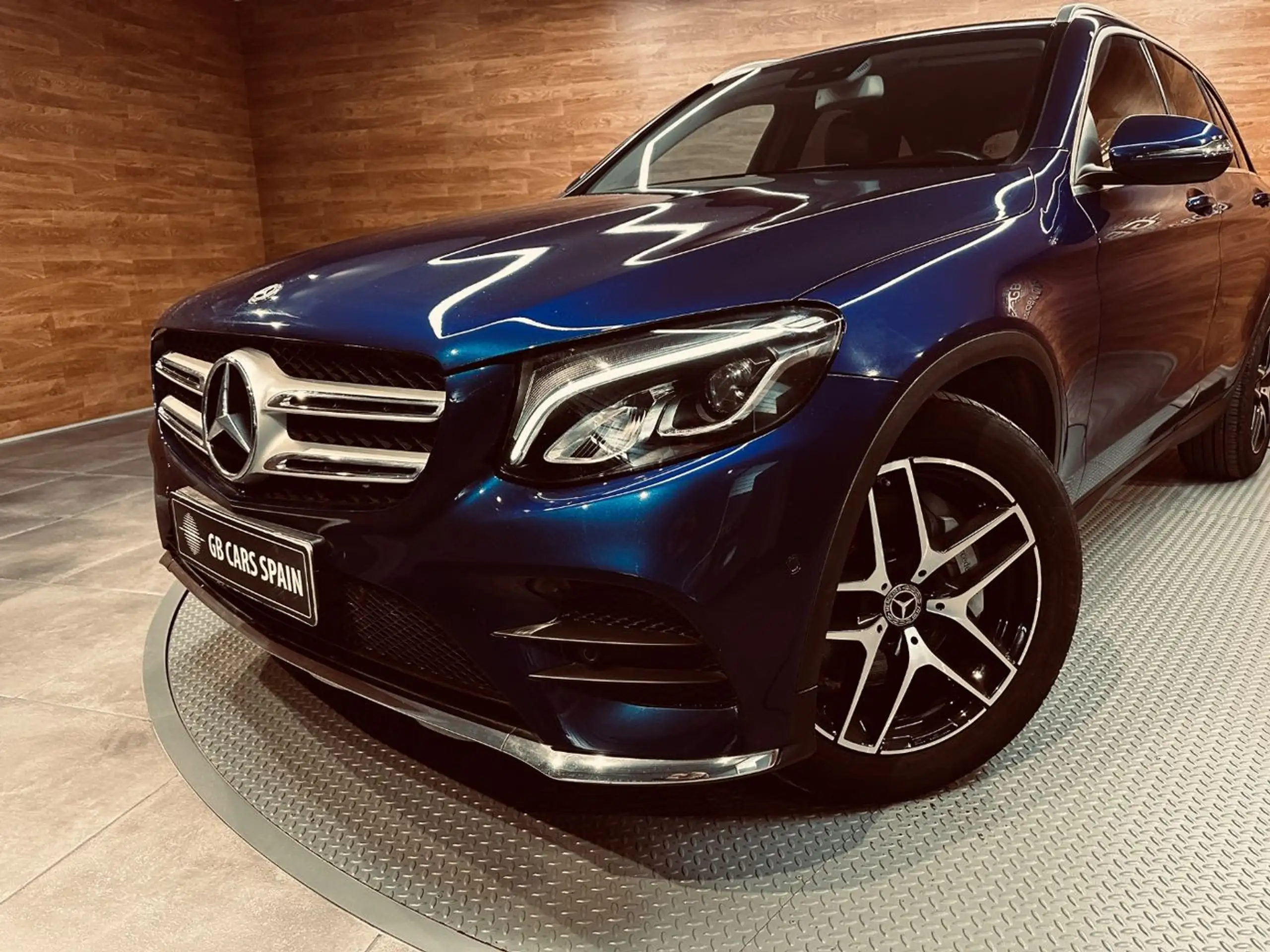 Mercedes-Benz - GLC 220