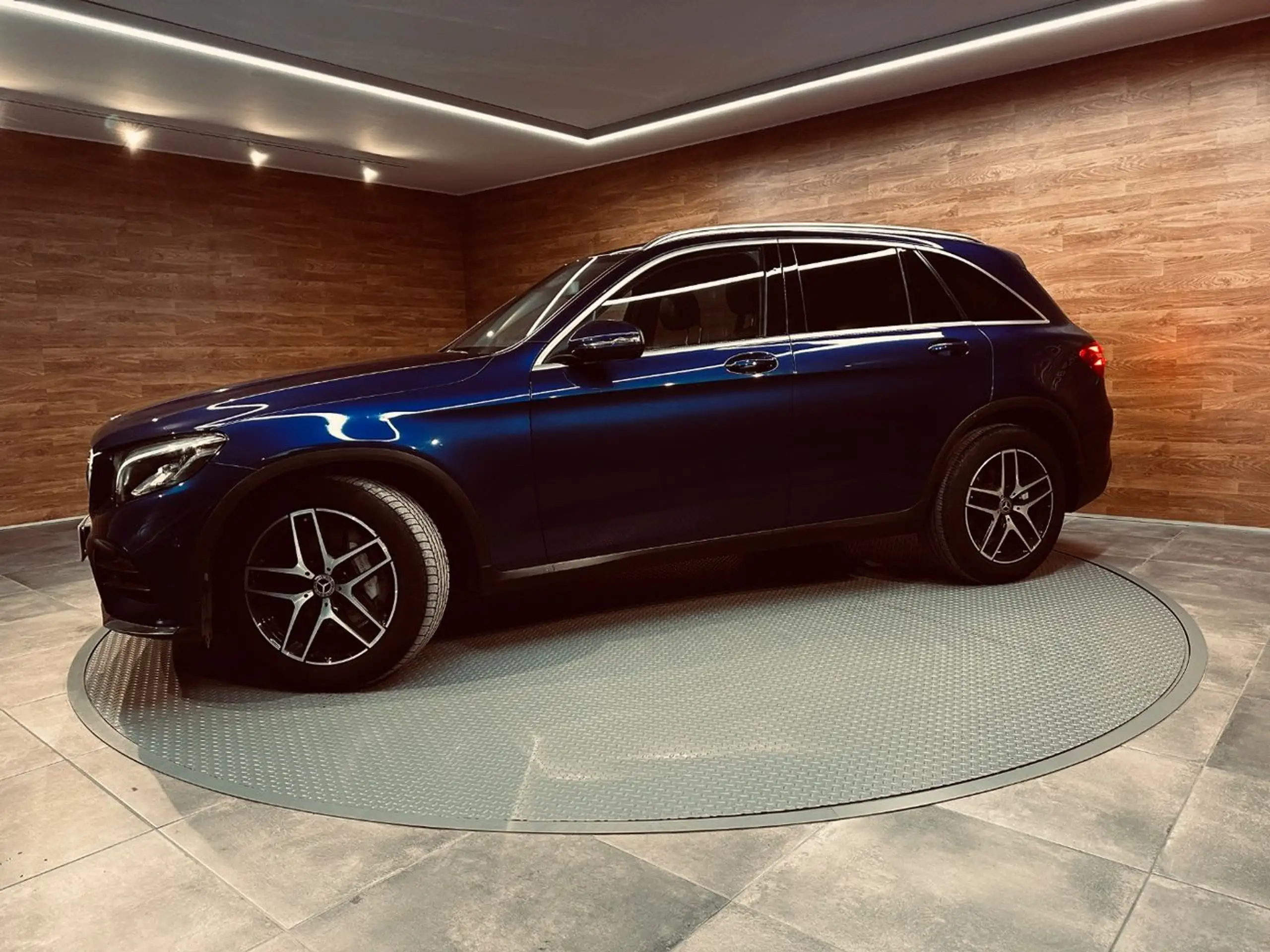 Mercedes-Benz - GLC 220