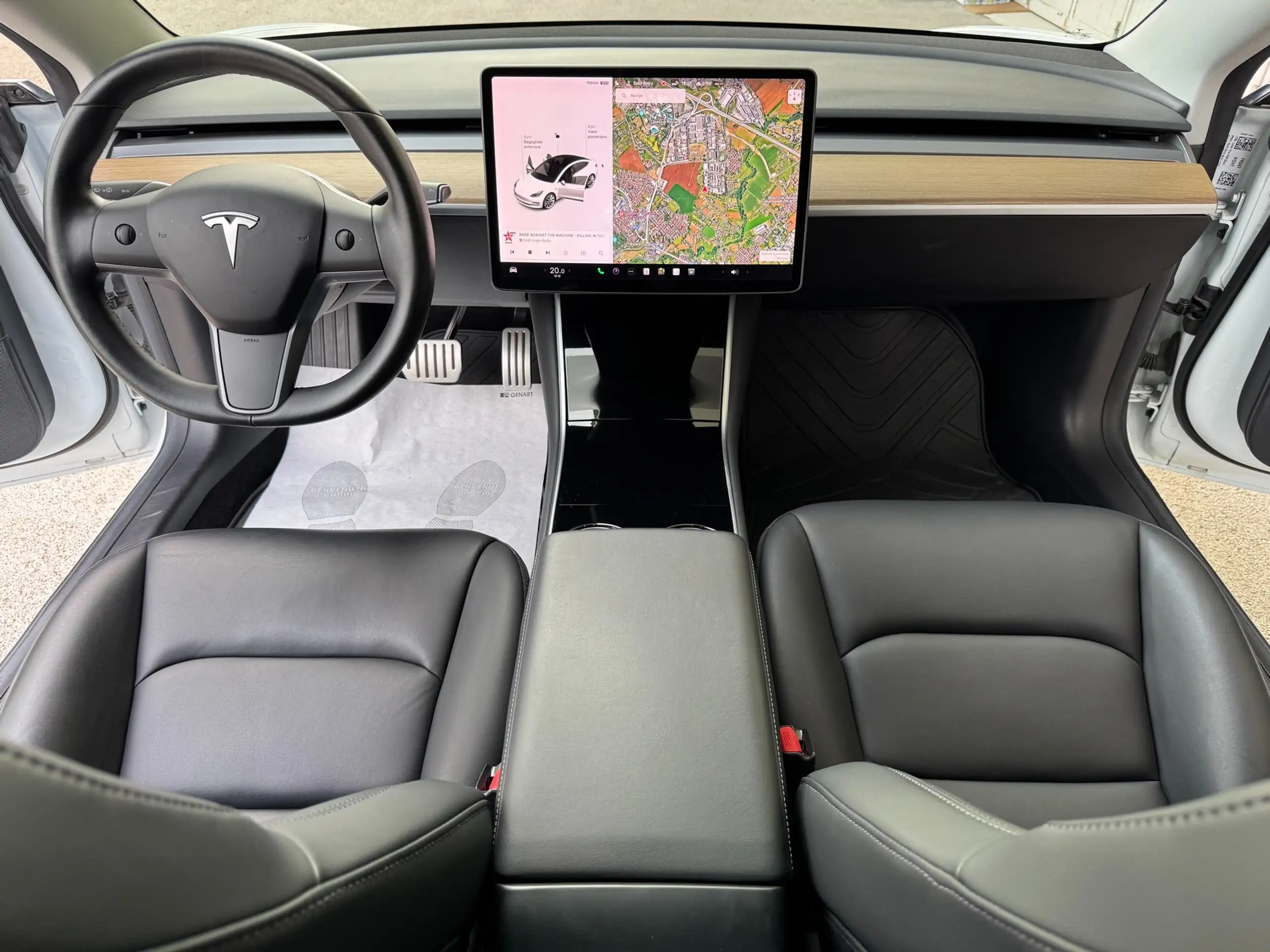 Tesla - Model 3