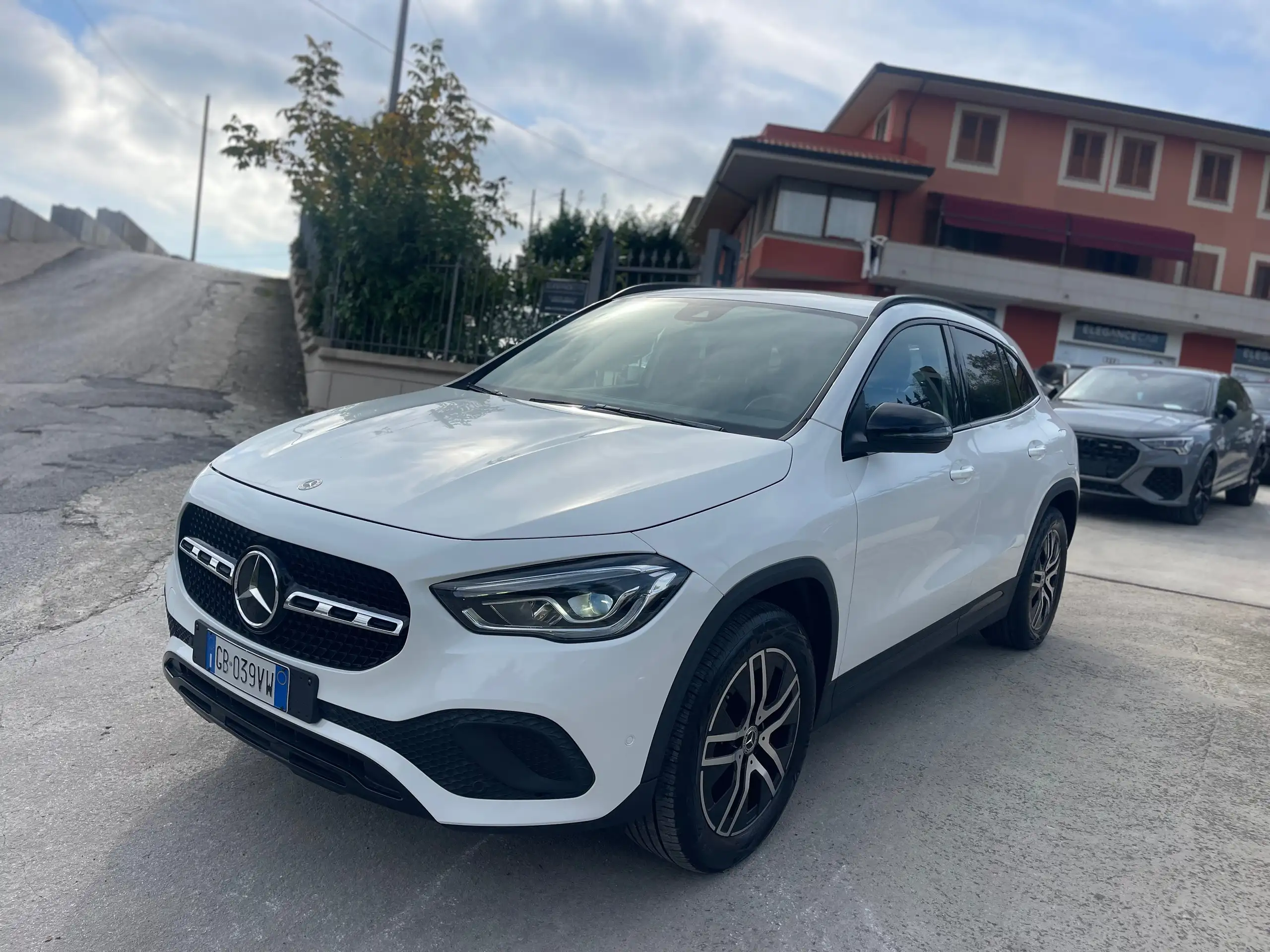 Mercedes-Benz - GLA 200