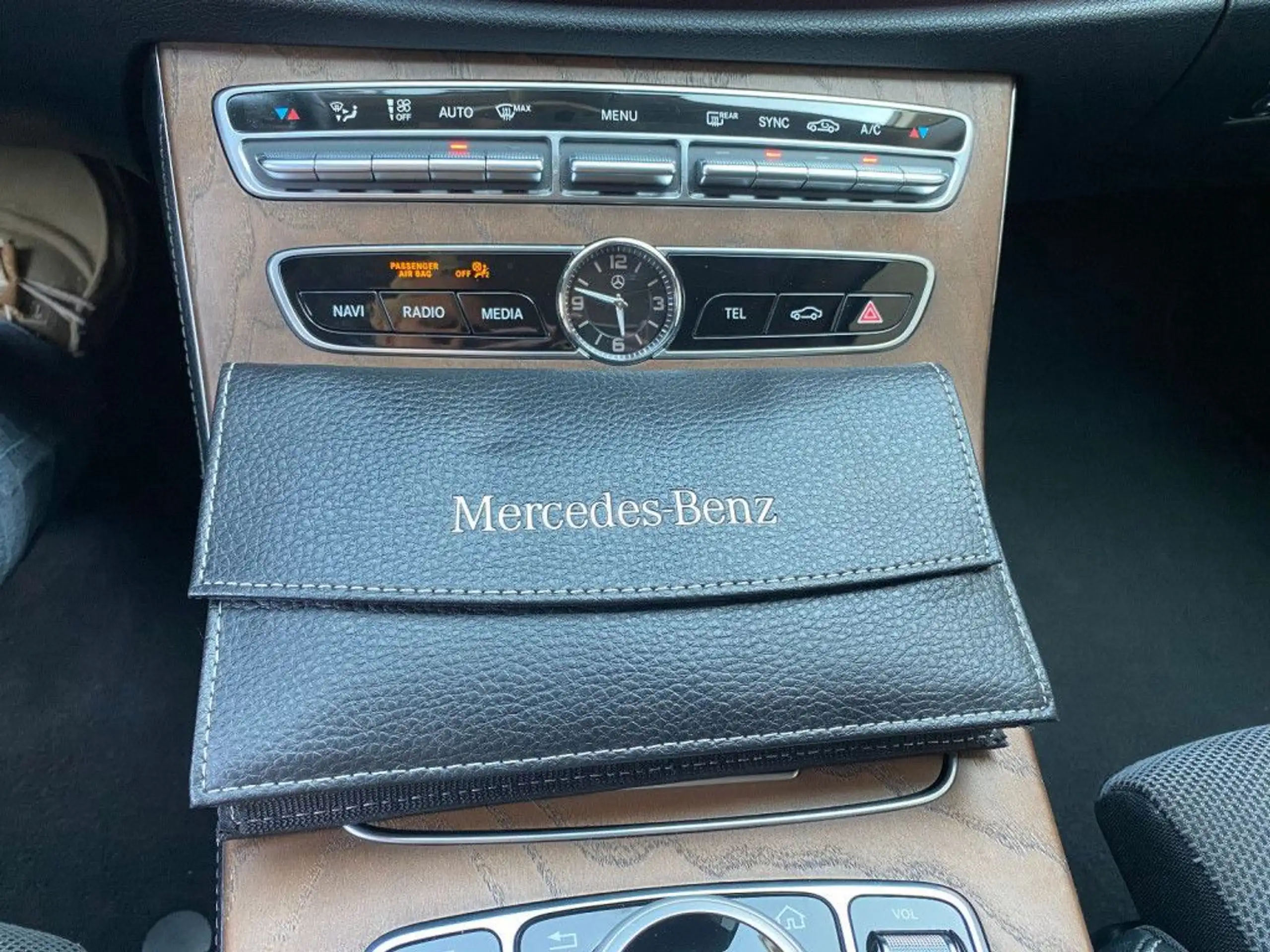 Mercedes-Benz - E 220