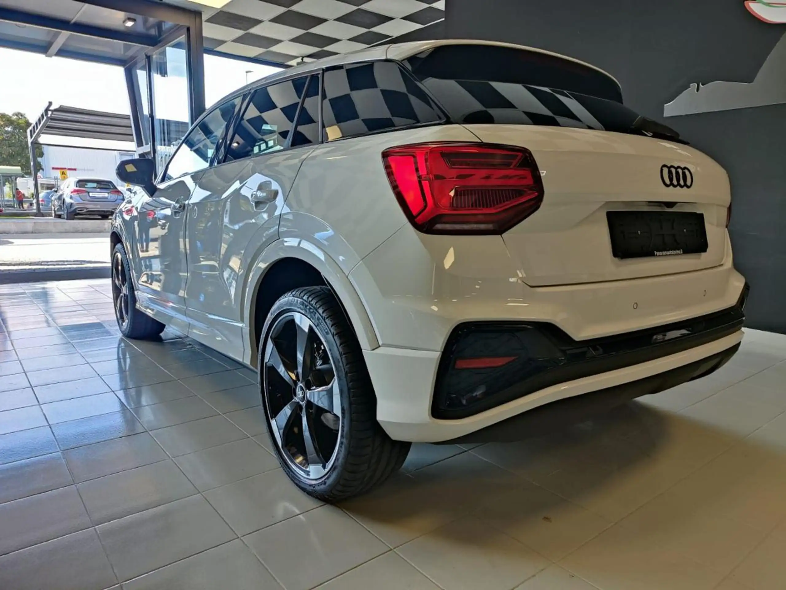 Audi - Q2