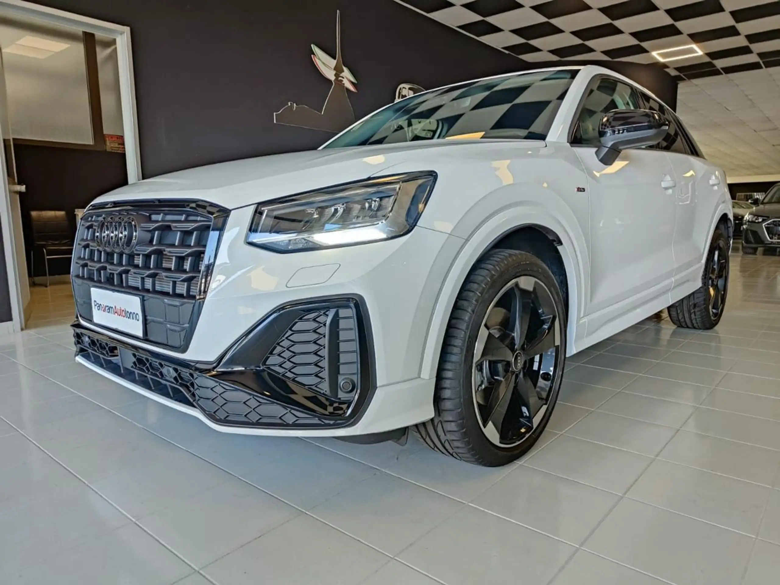 Audi - Q2