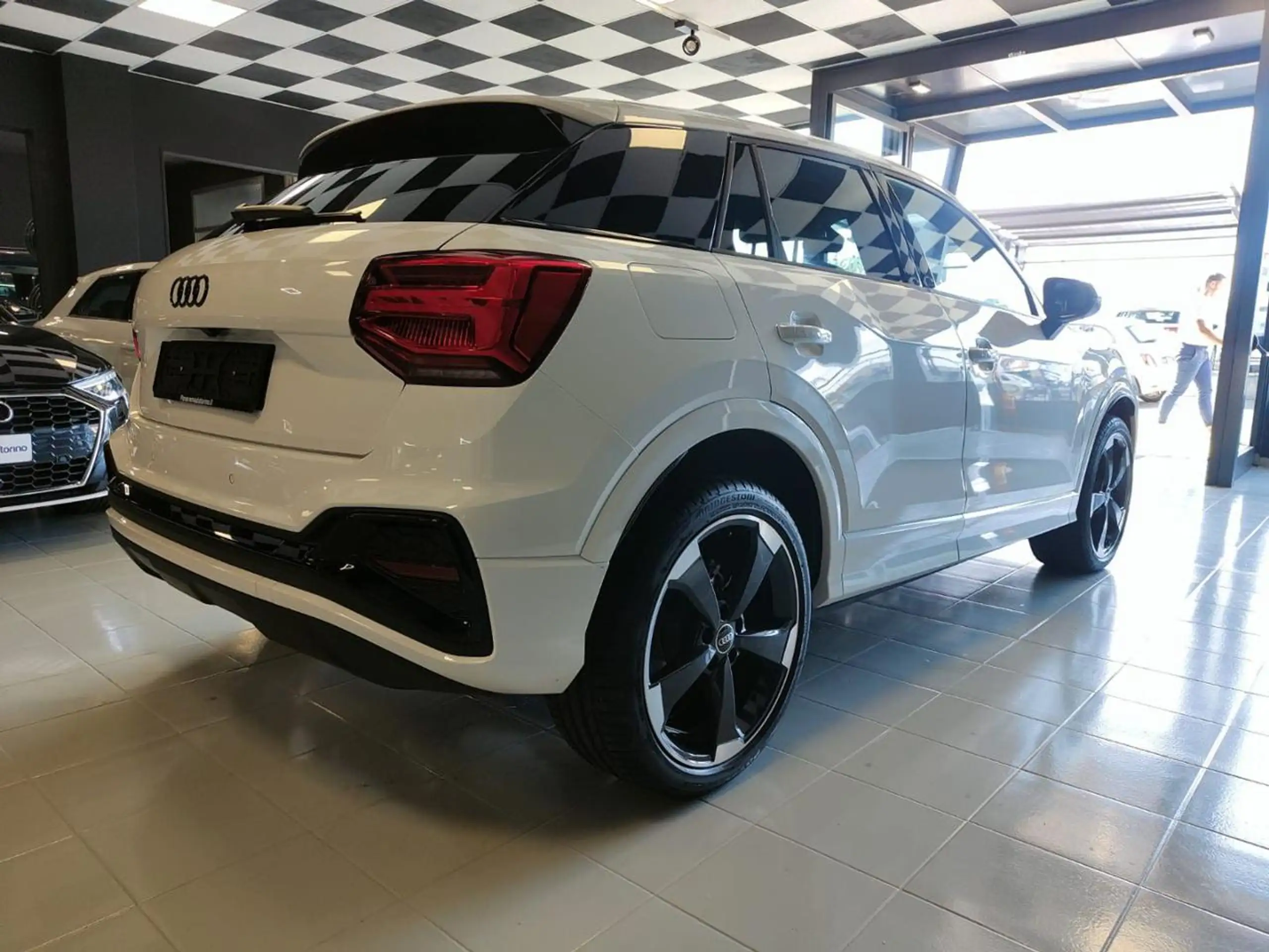 Audi - Q2