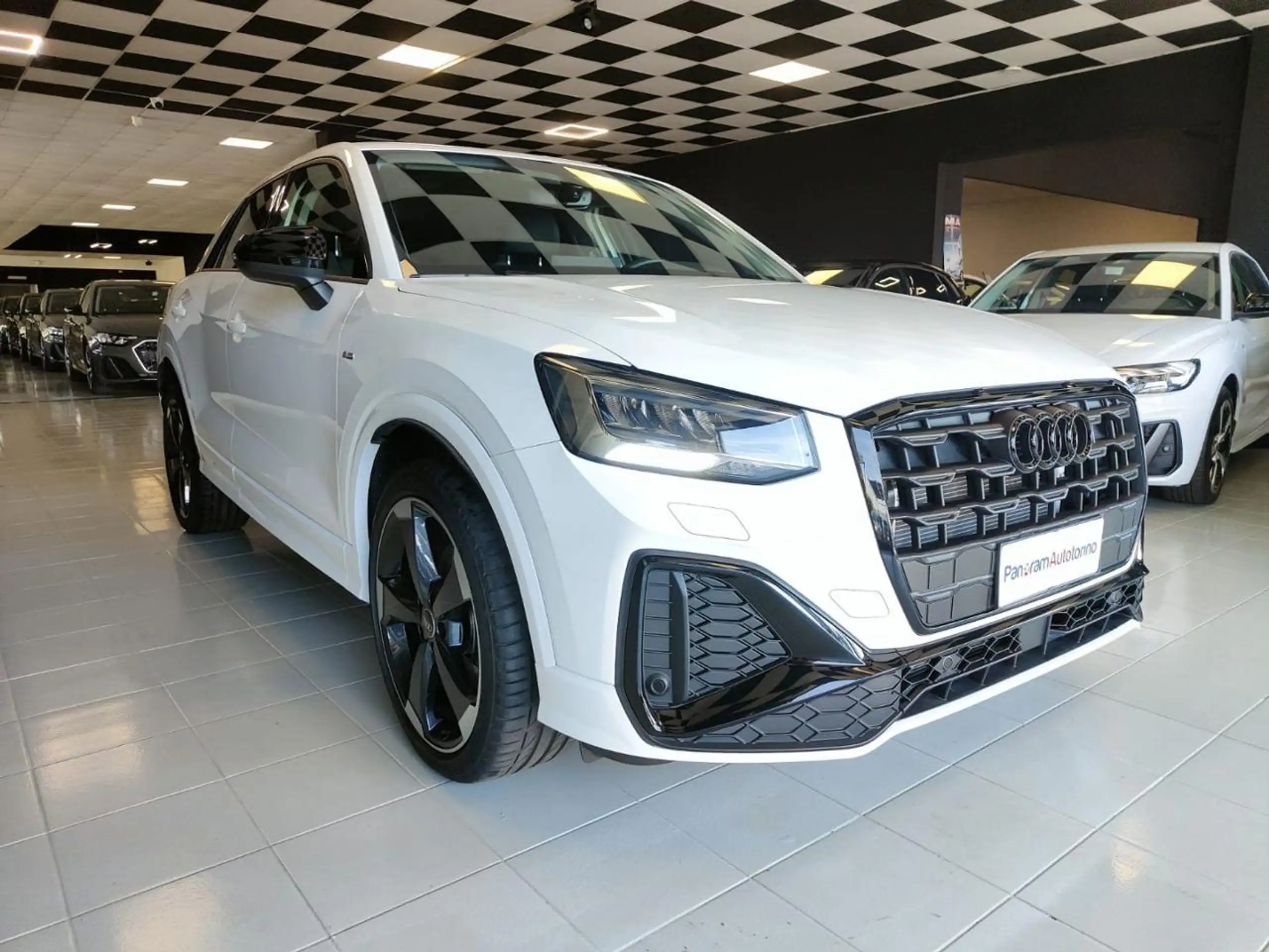 Audi - Q2