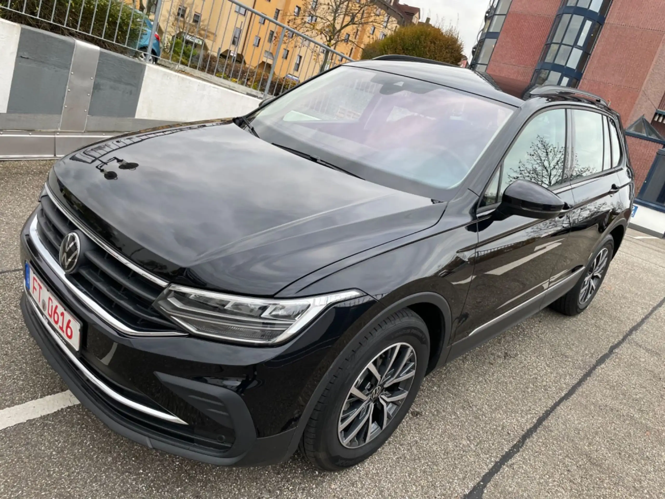 Volkswagen - Tiguan