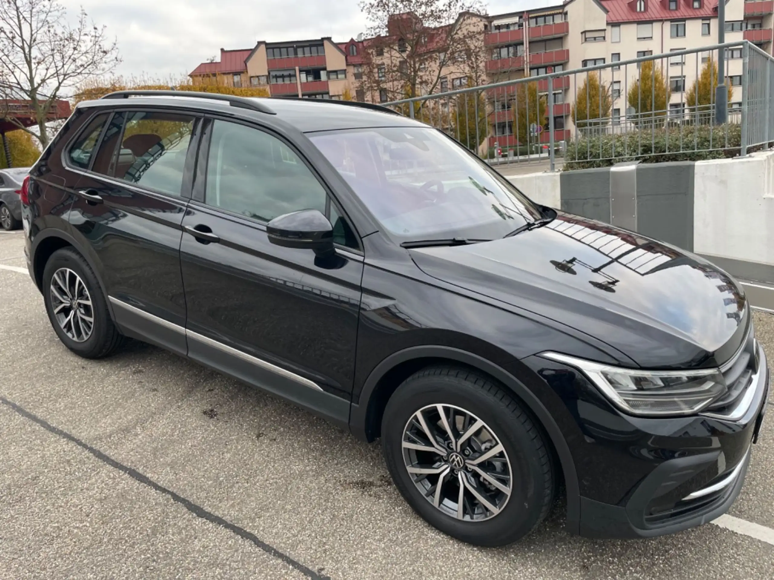 Volkswagen - Tiguan