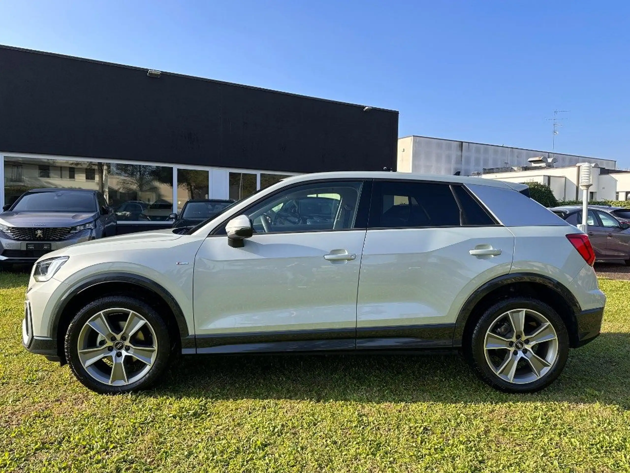 Audi - Q2