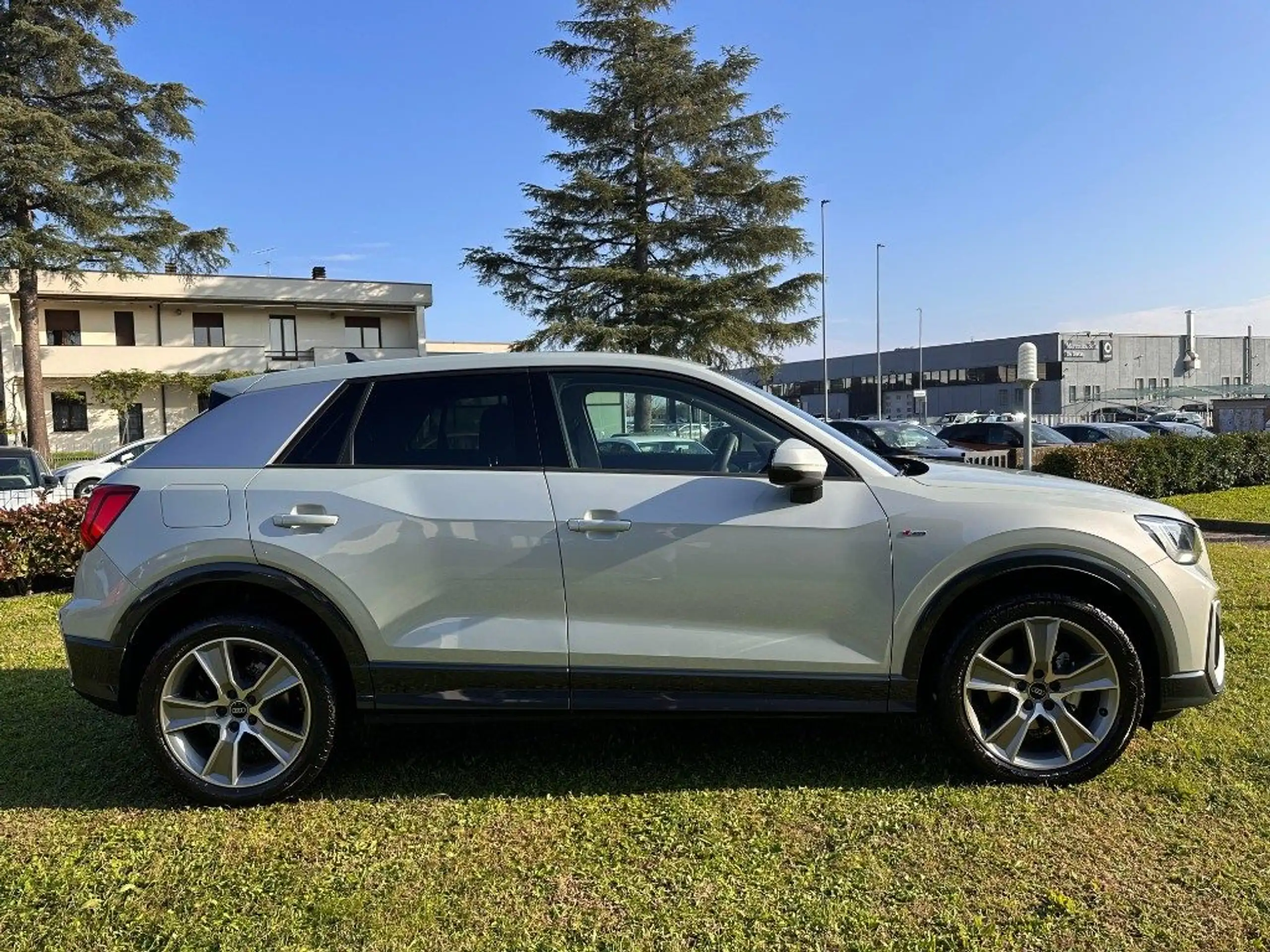 Audi - Q2