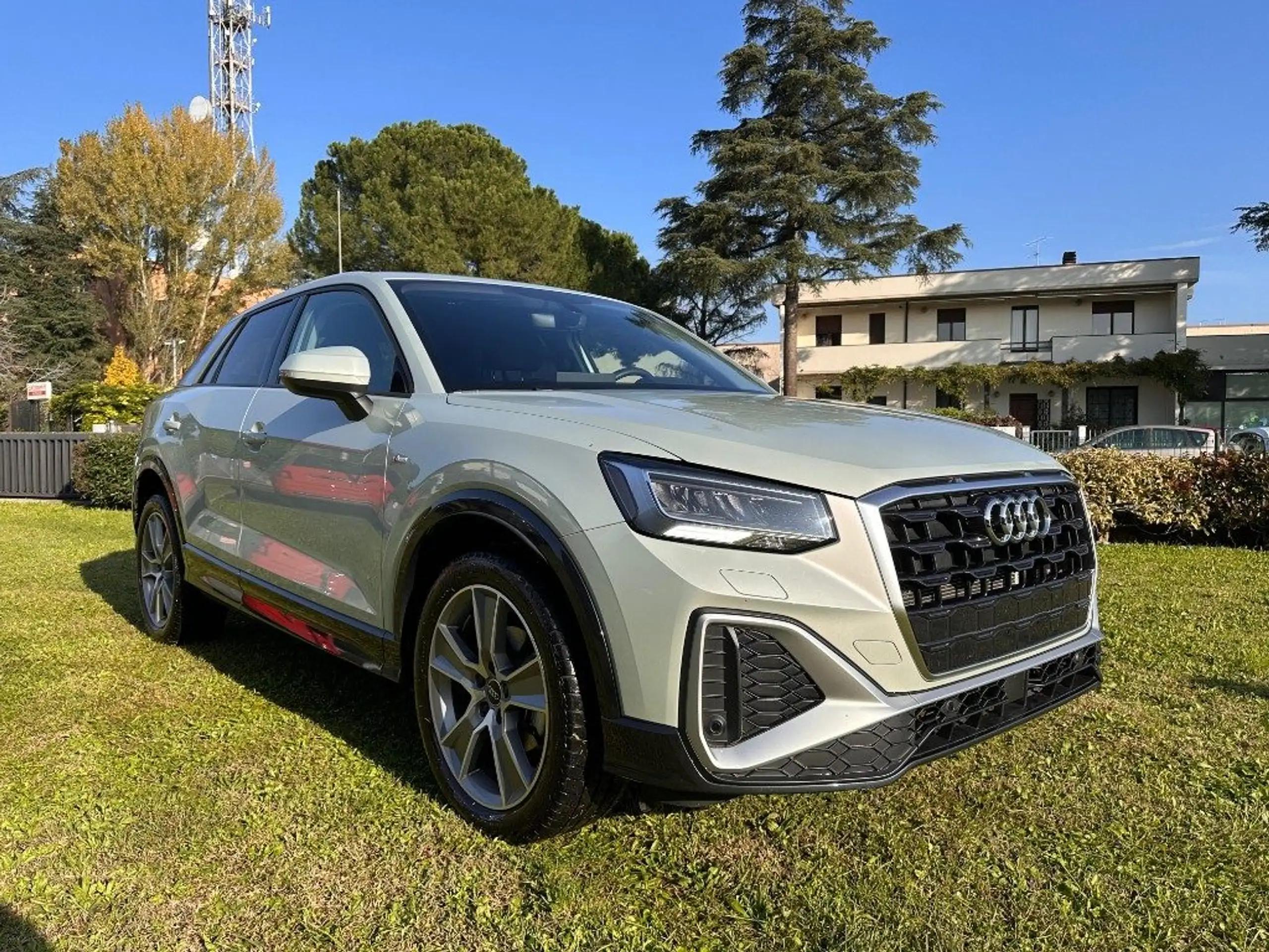 Audi - Q2