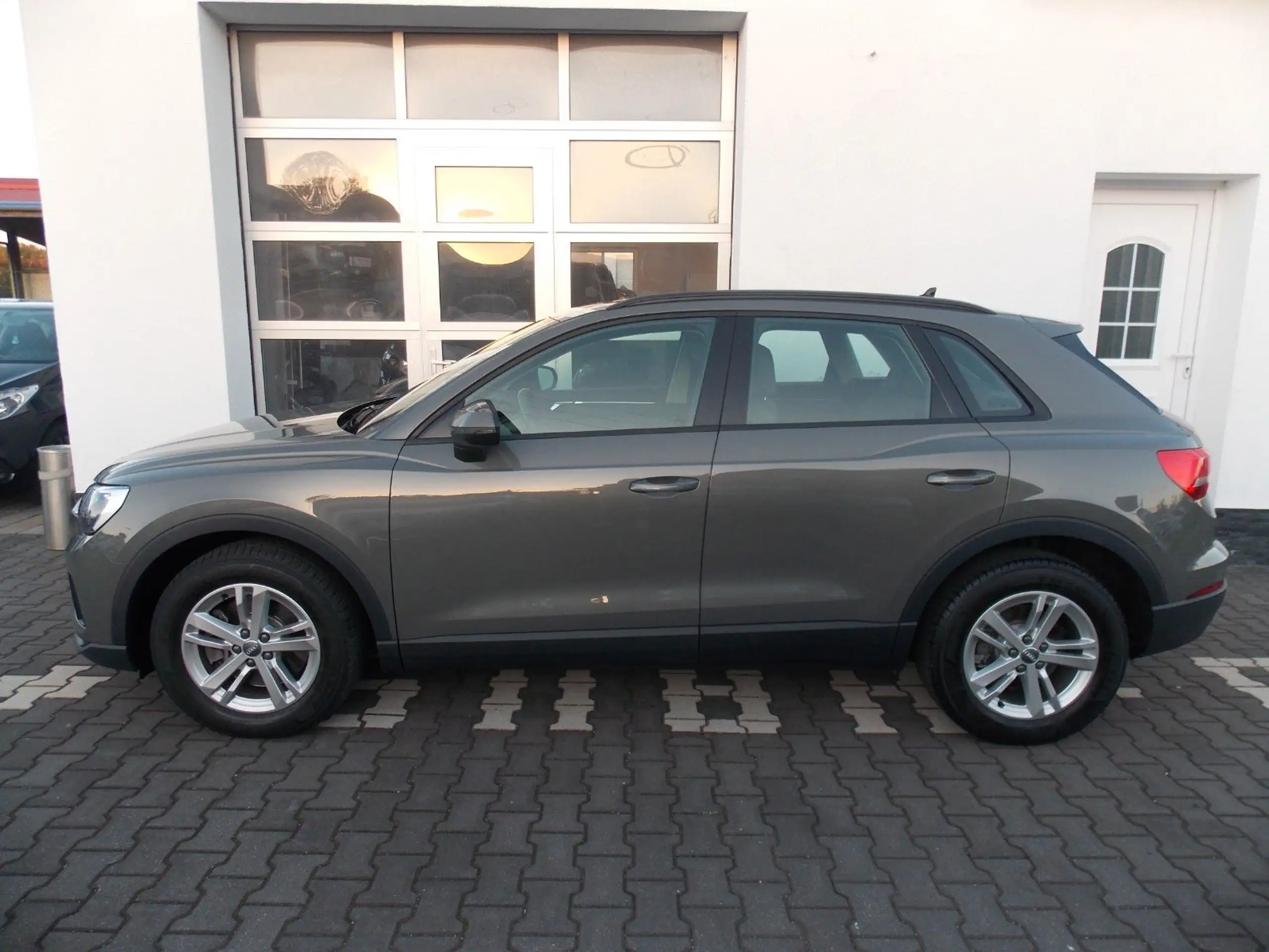 Audi - Q3