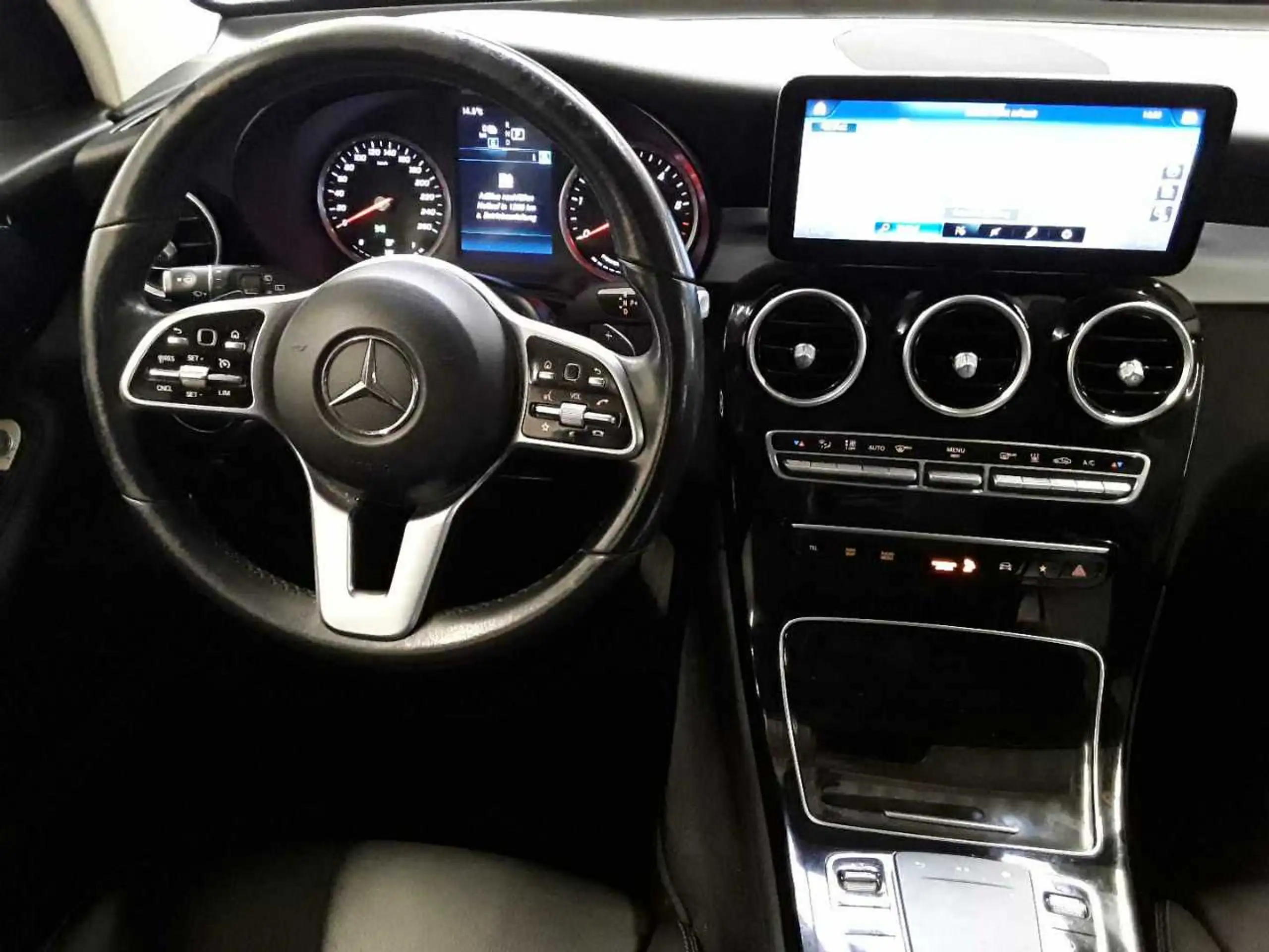 Mercedes-Benz - GLC 300