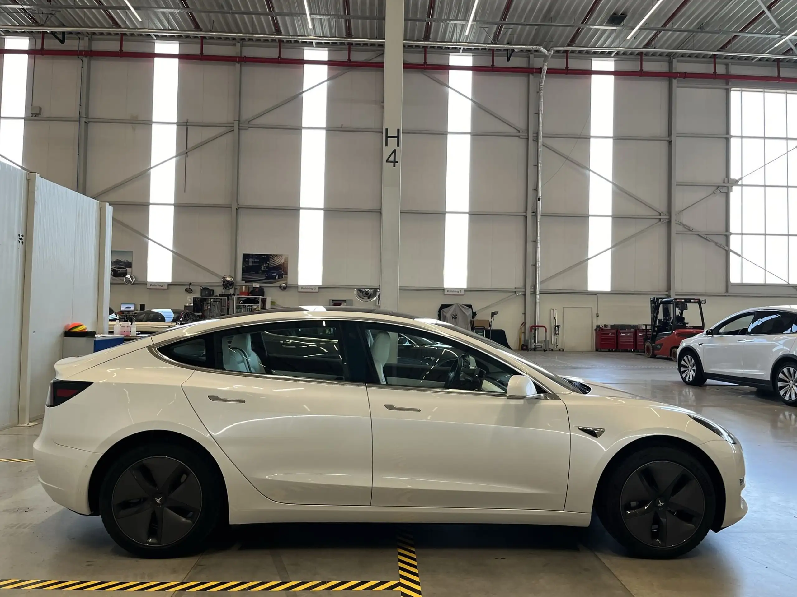 Tesla - Model 3