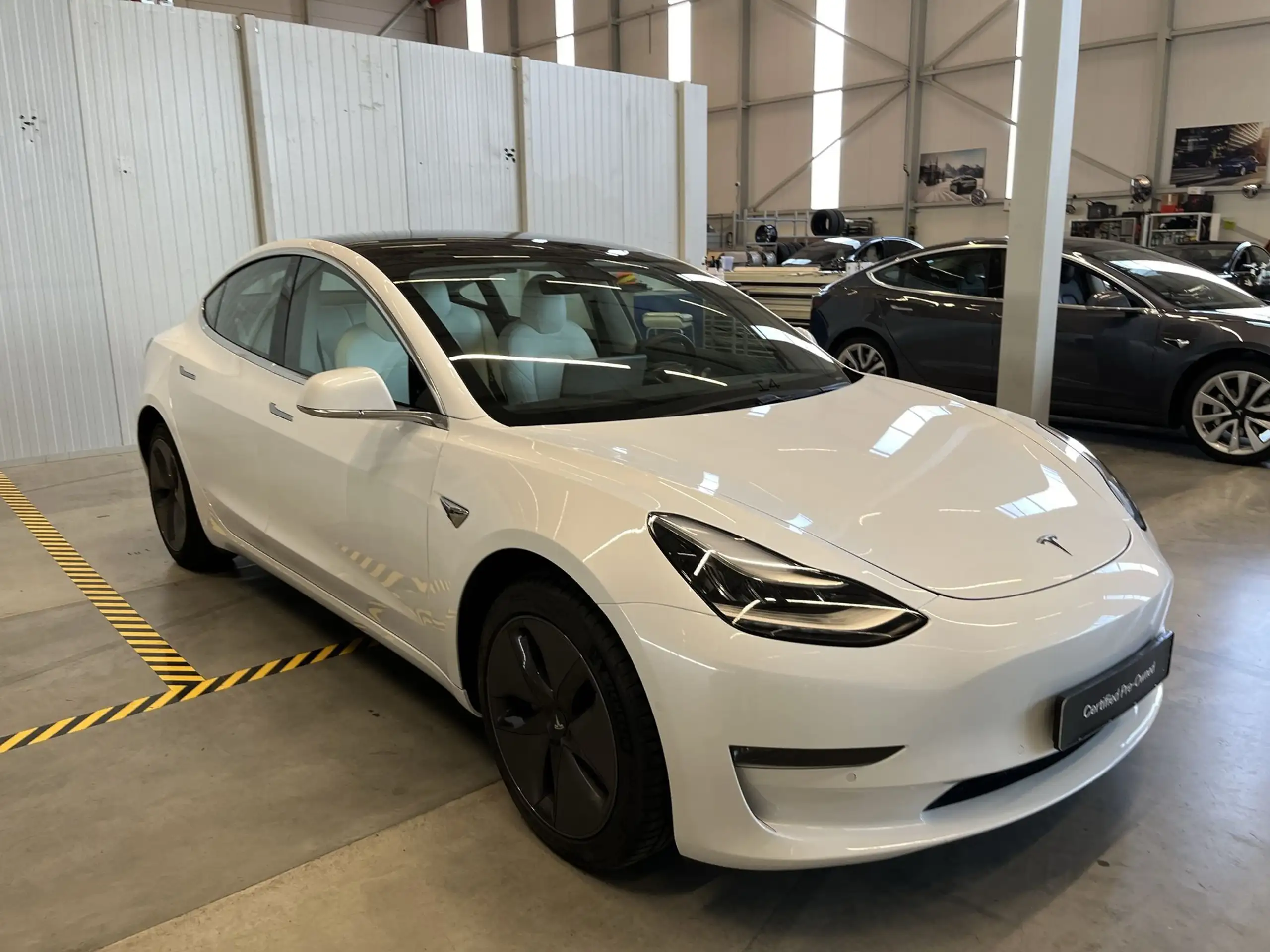 Tesla - Model 3