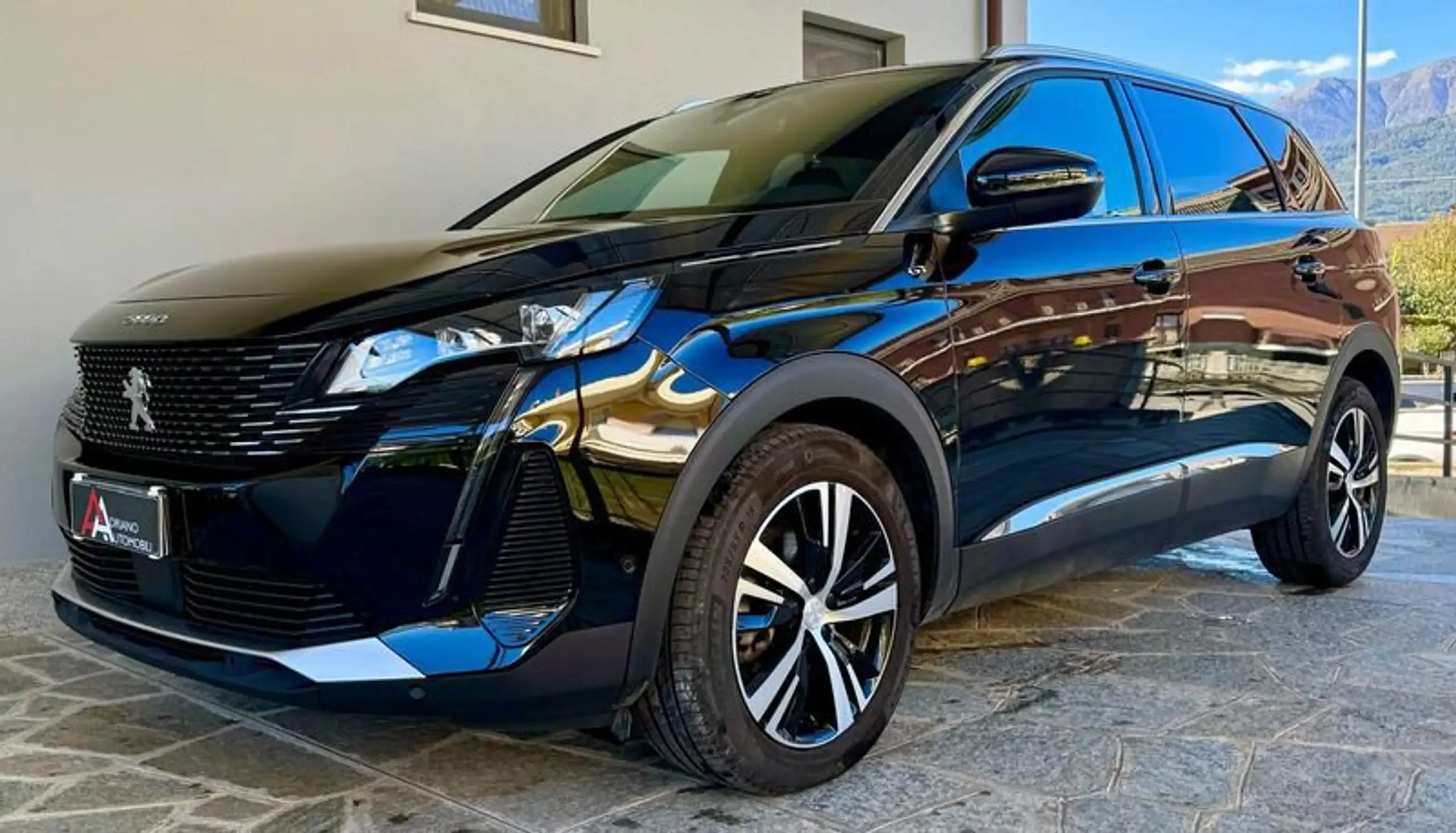 Peugeot - 5008