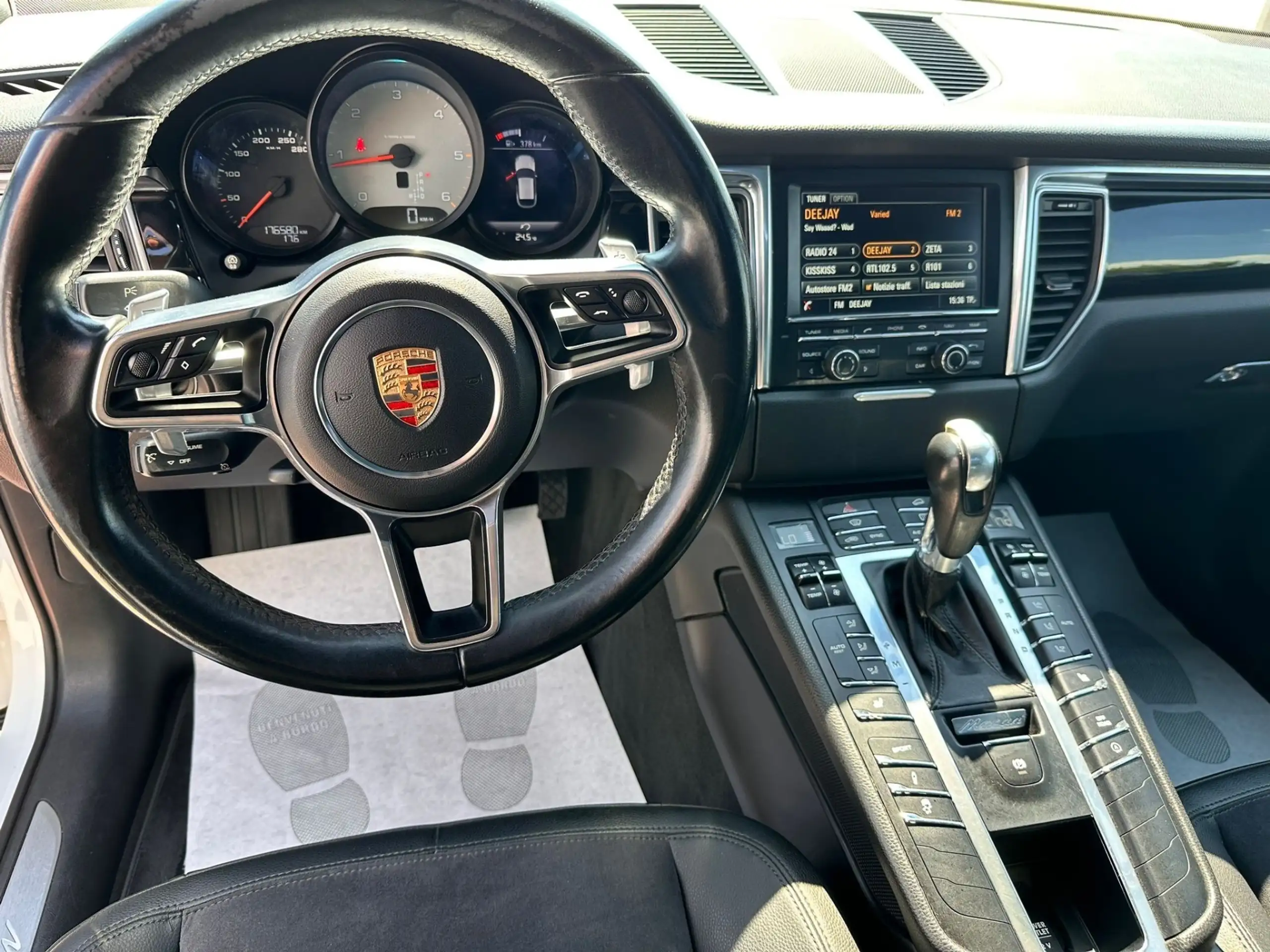 Porsche - Macan