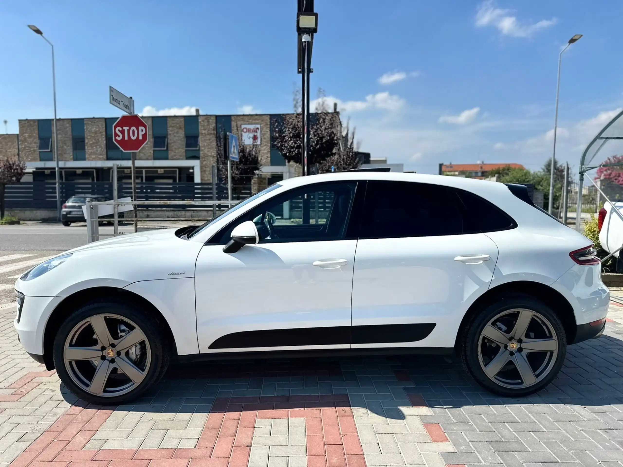 Porsche - Macan