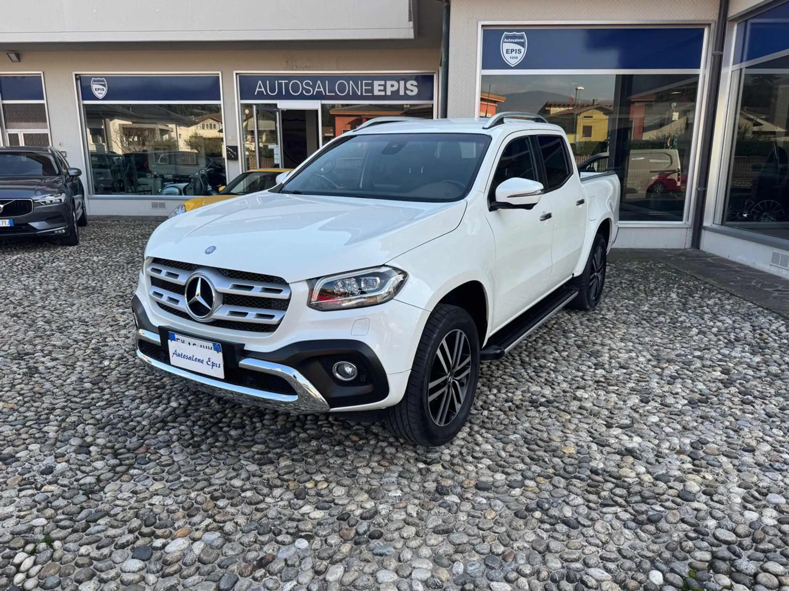 Mercedes-Benz - X 250