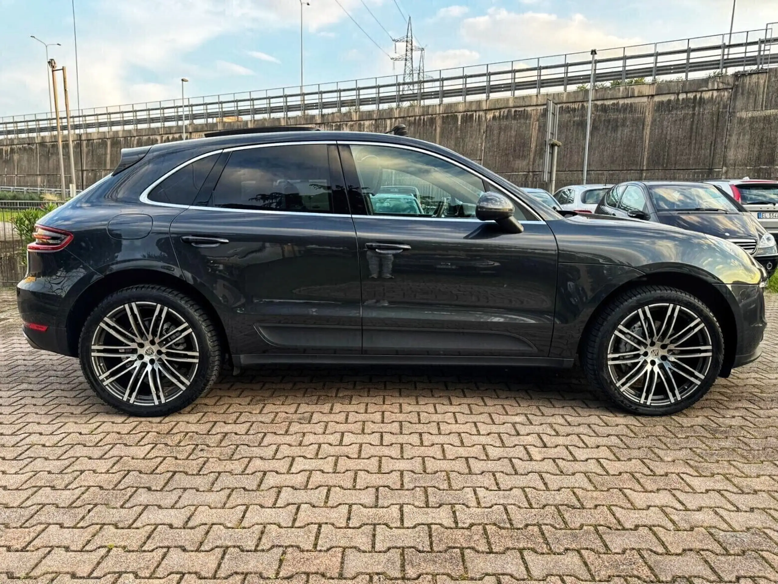 Porsche - Macan