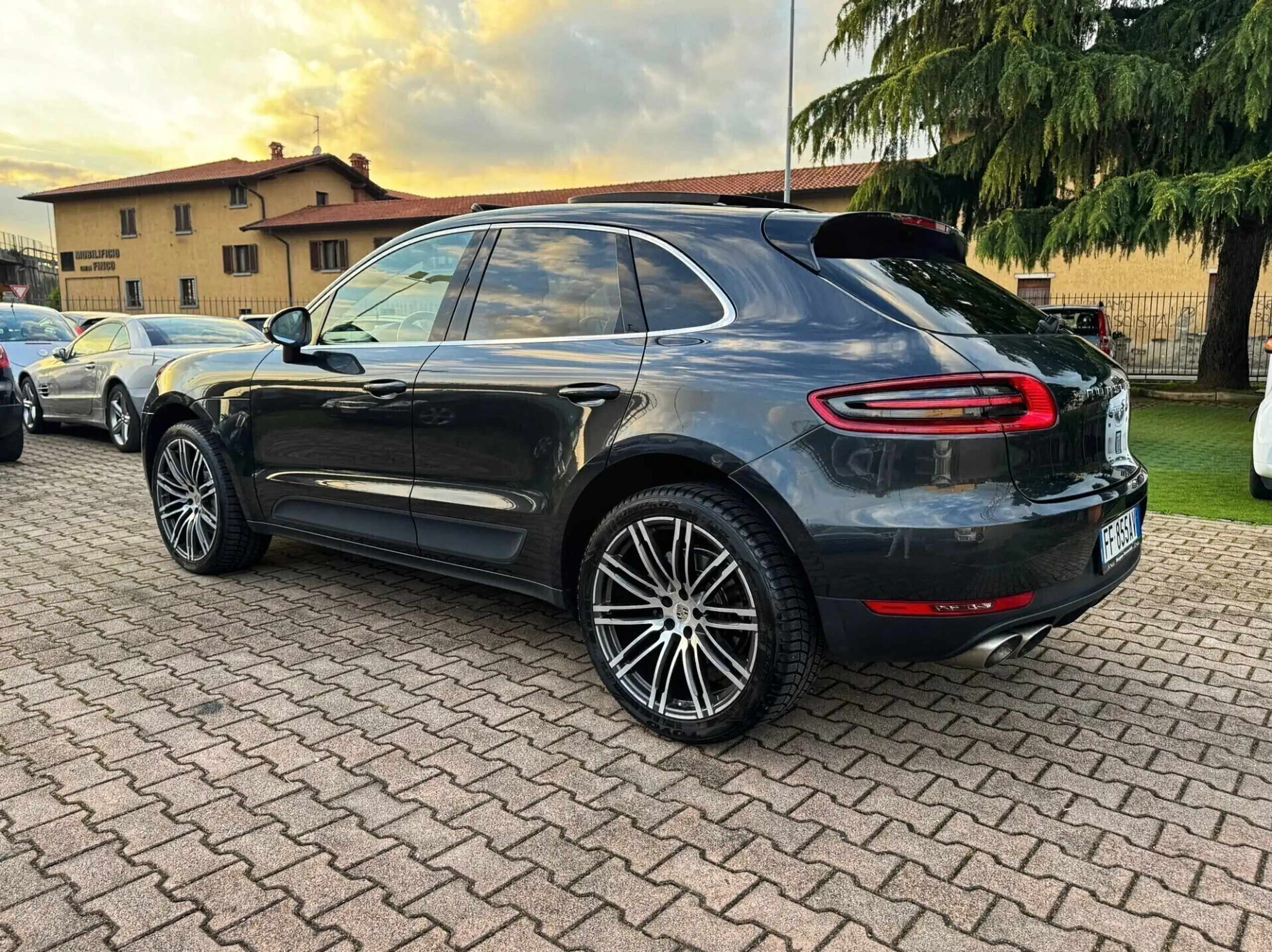 Porsche - Macan