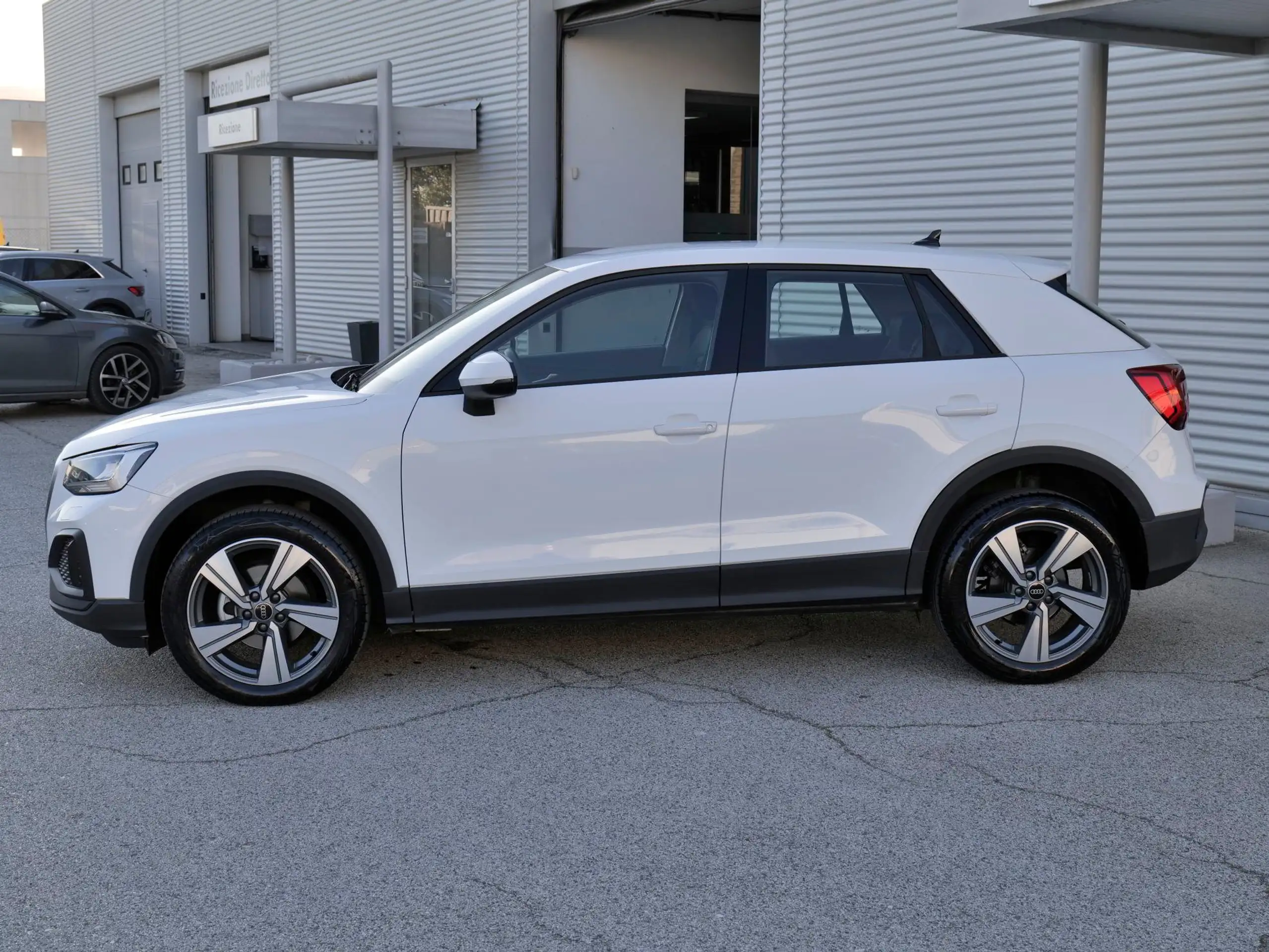 Audi - Q2