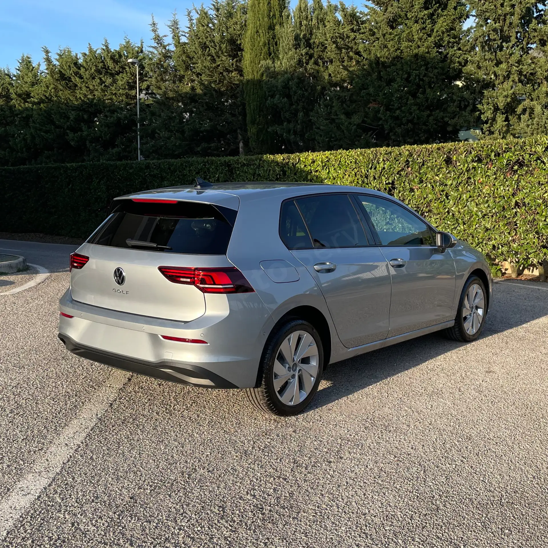 Volkswagen - Golf