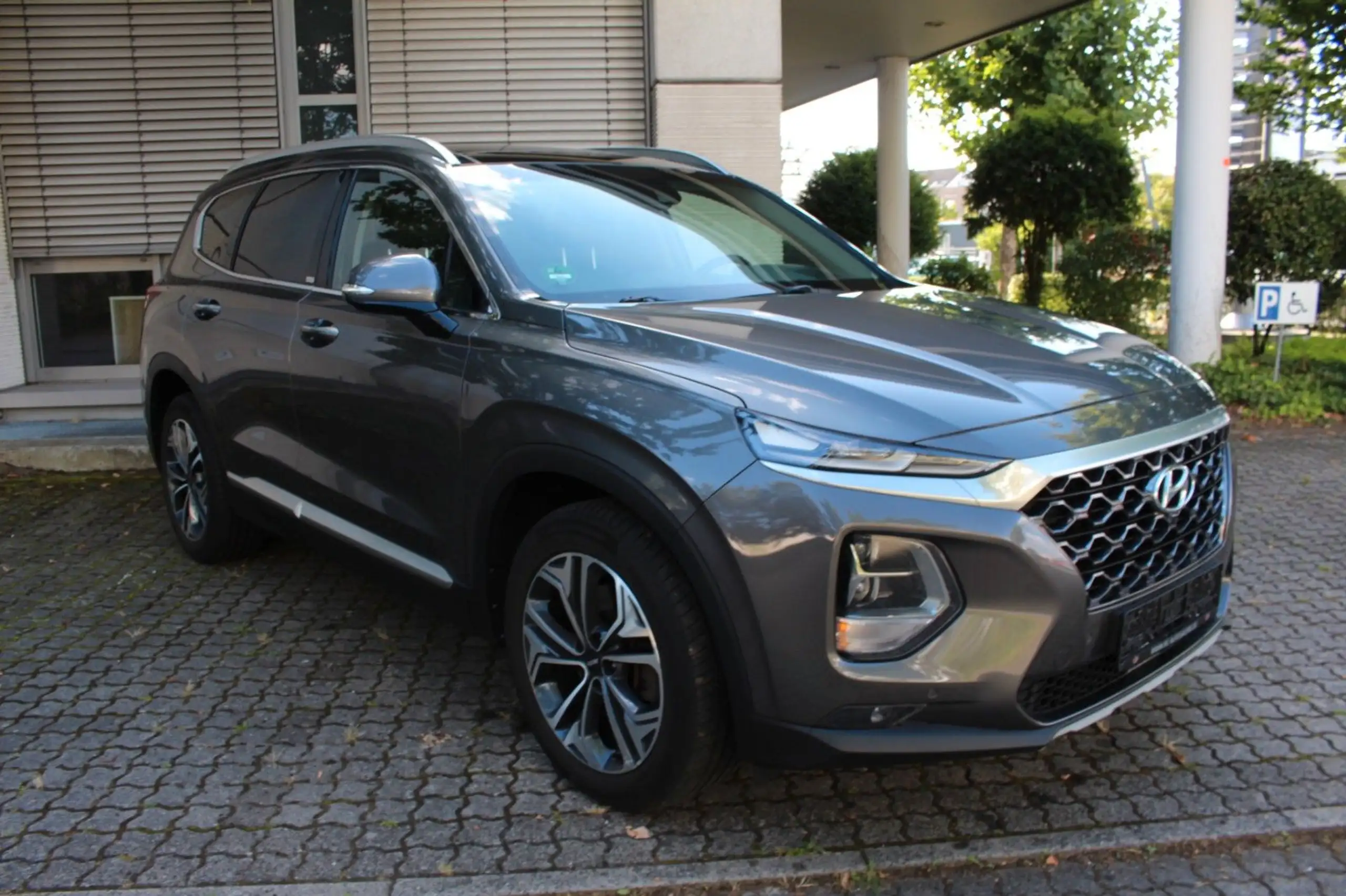 Hyundai - SANTA FE