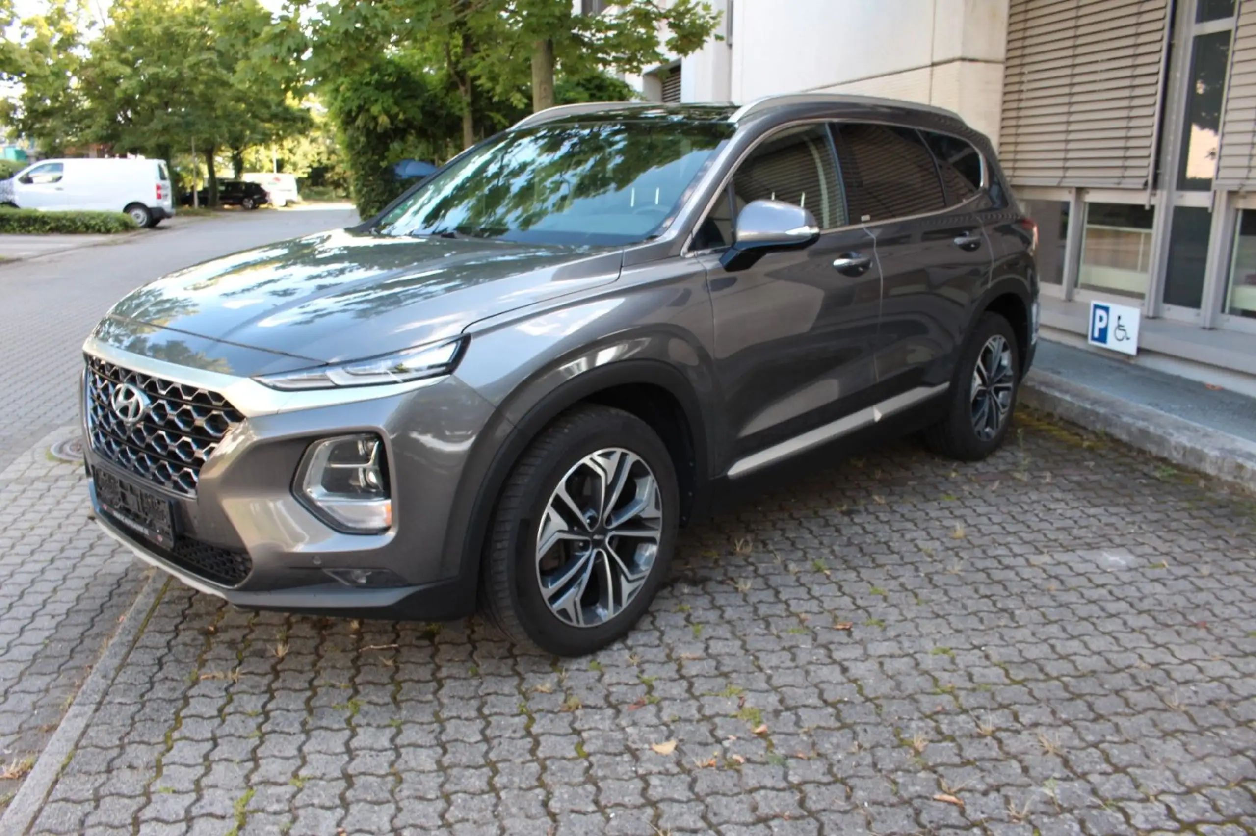 Hyundai - SANTA FE