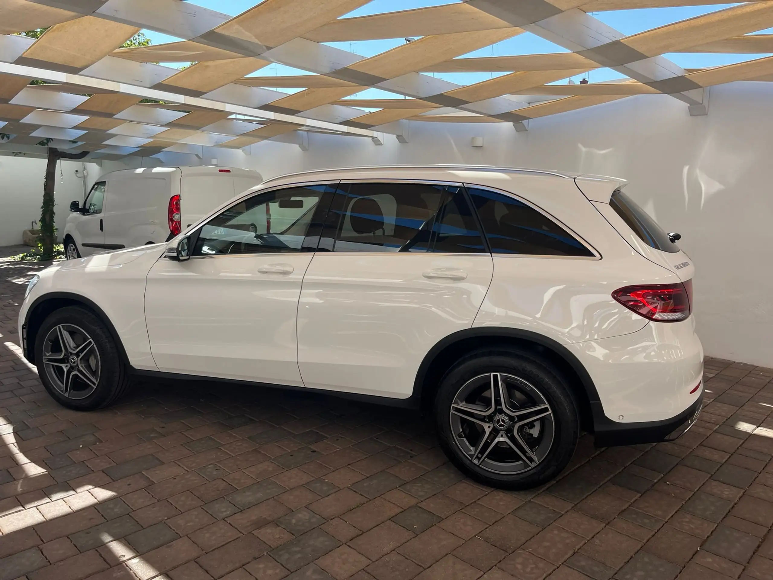 Mercedes-Benz - GLC 300