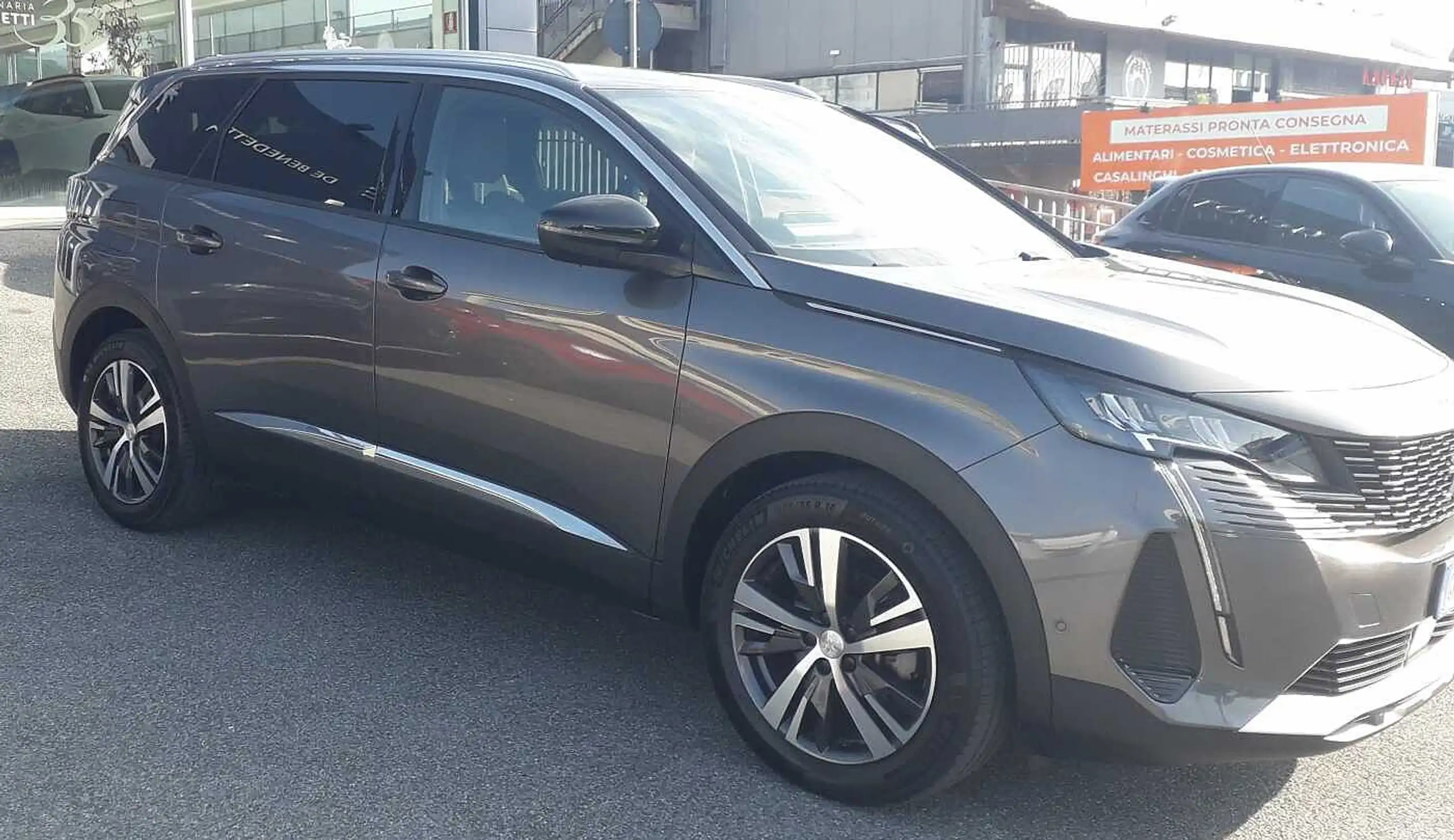 Peugeot - 5008