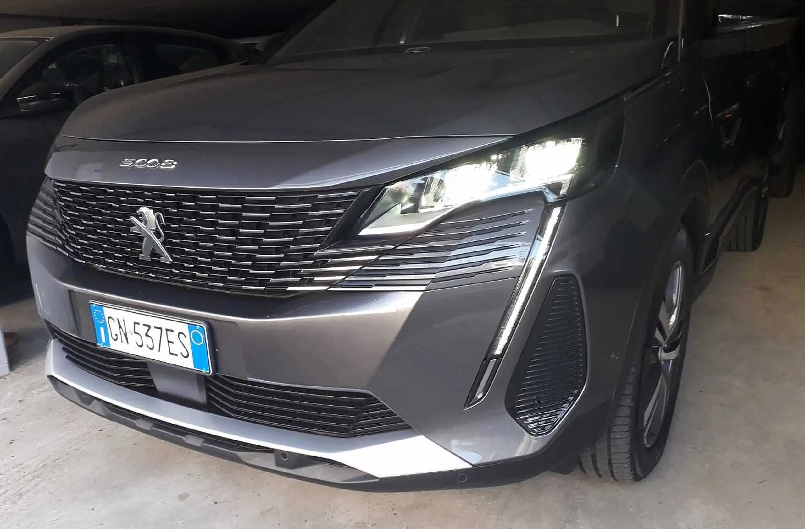 Peugeot - 5008