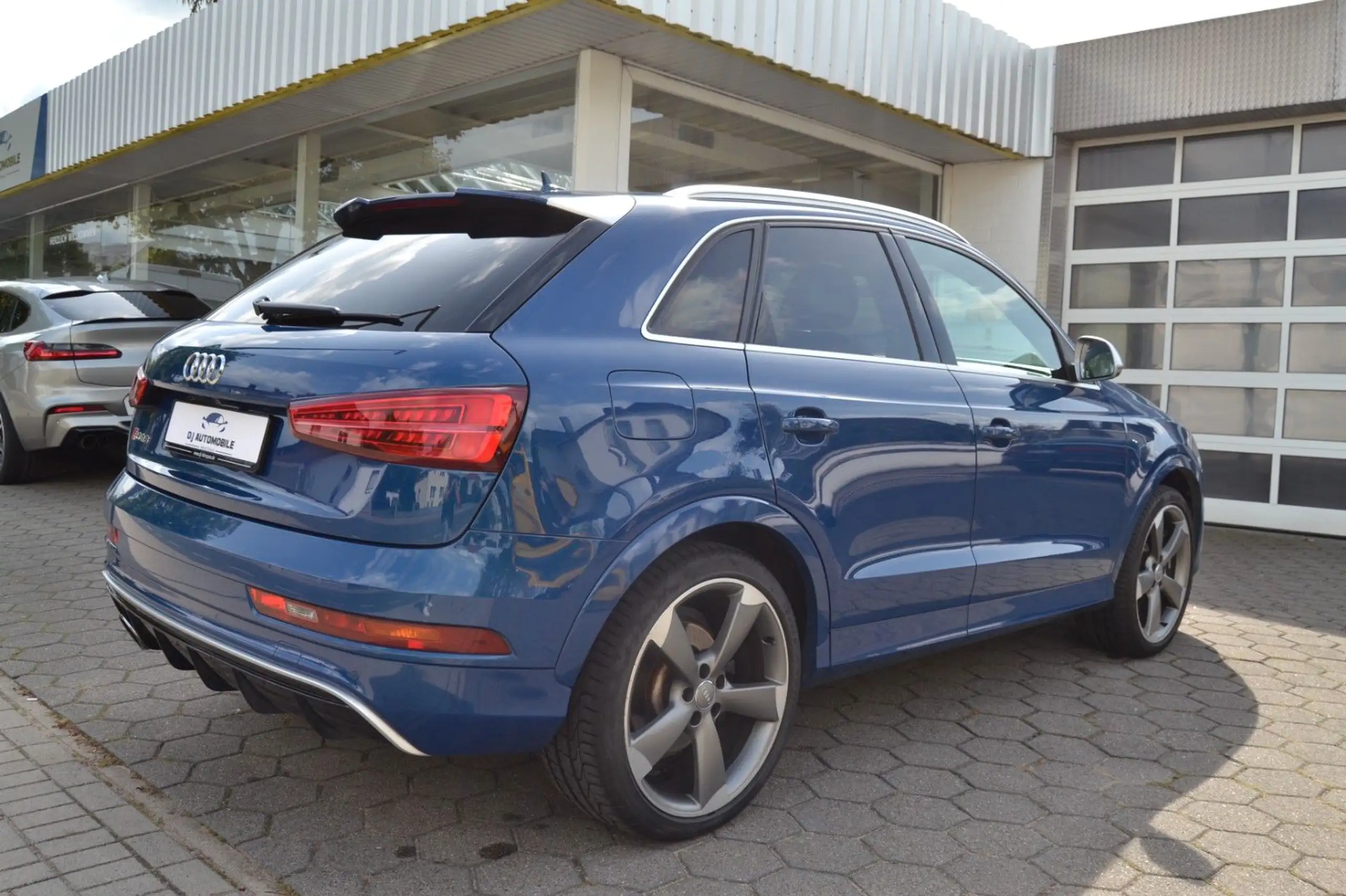 Audi - RS Q3