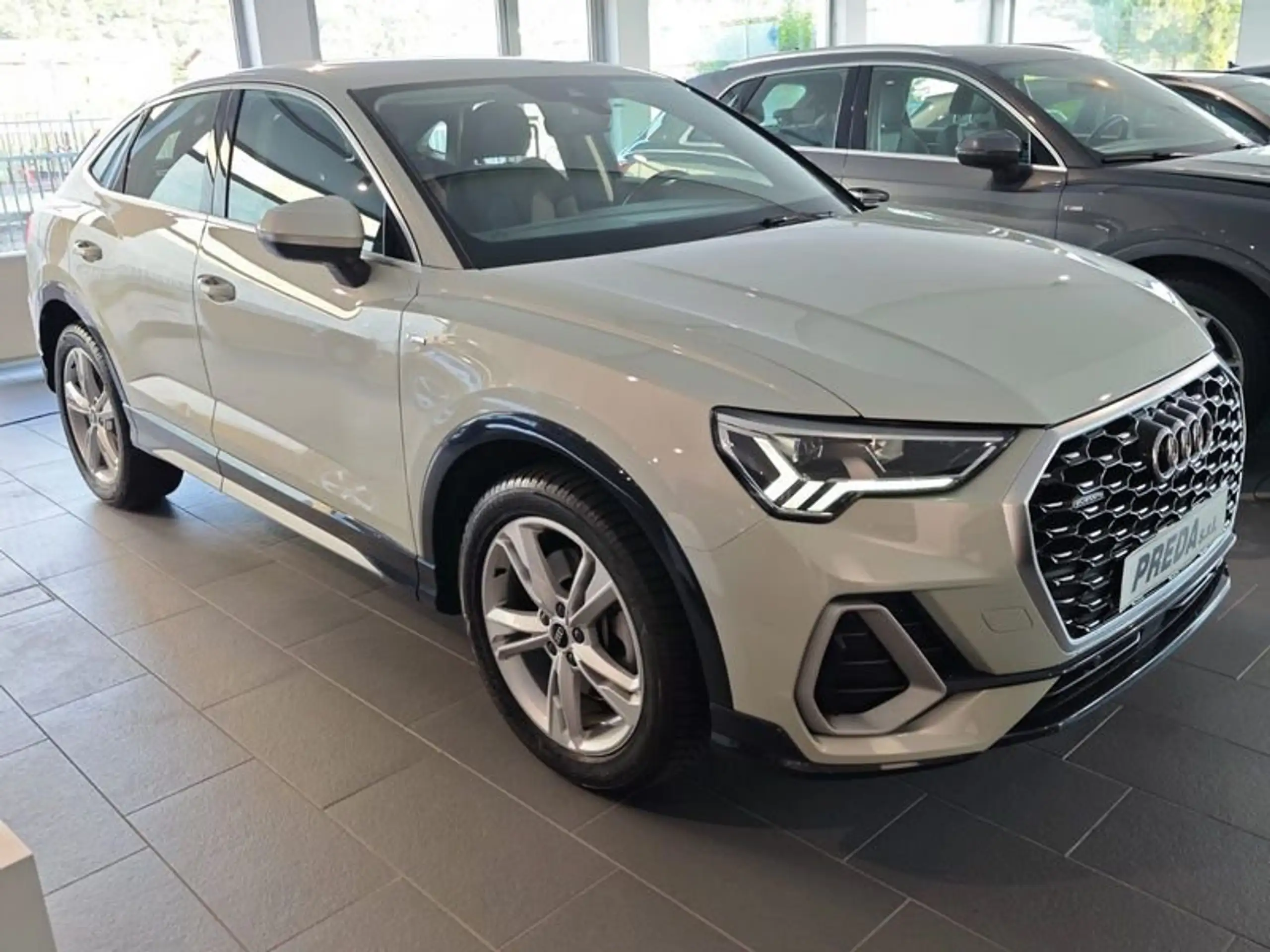 Audi - Q3