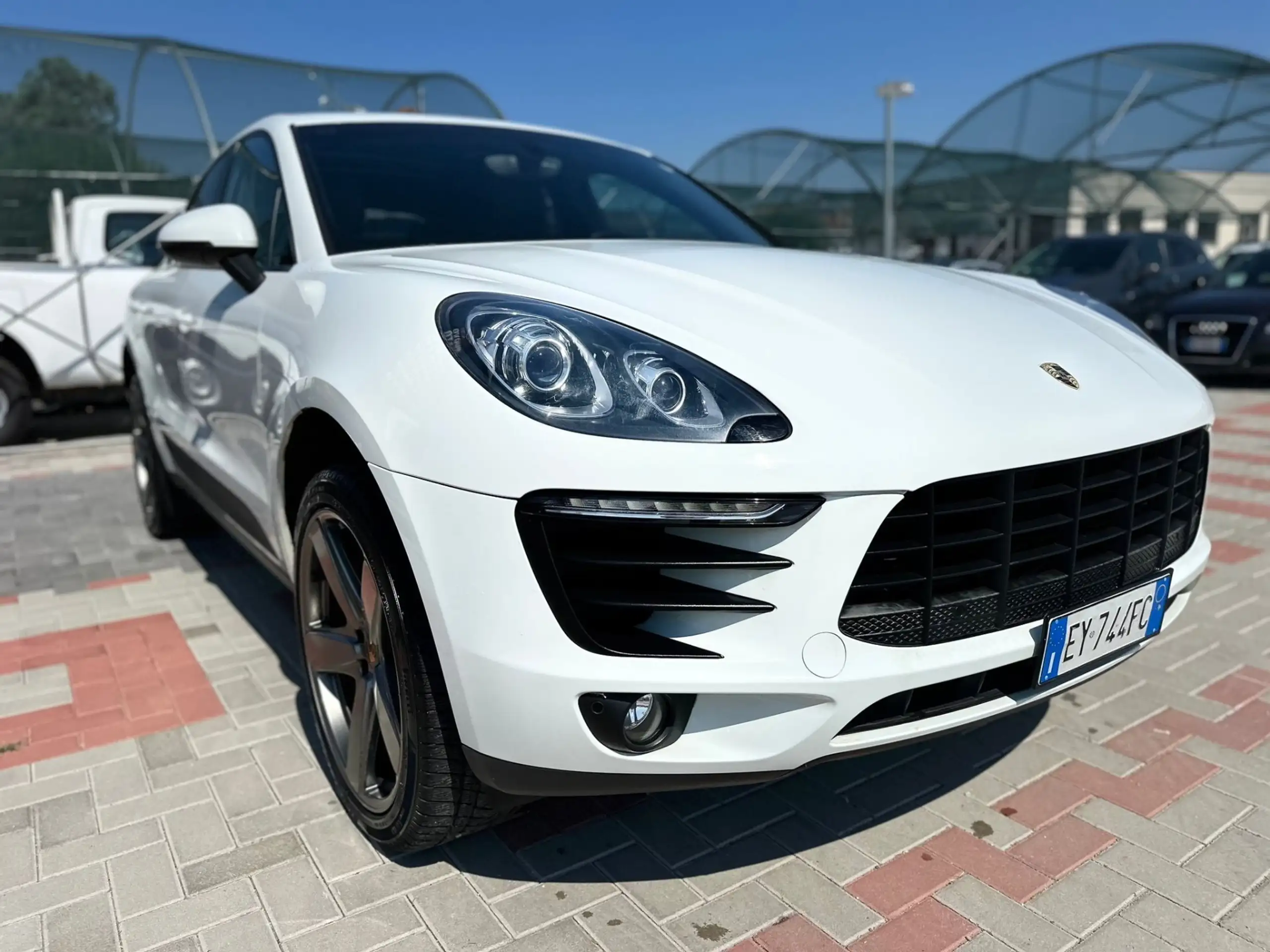 Porsche - Macan