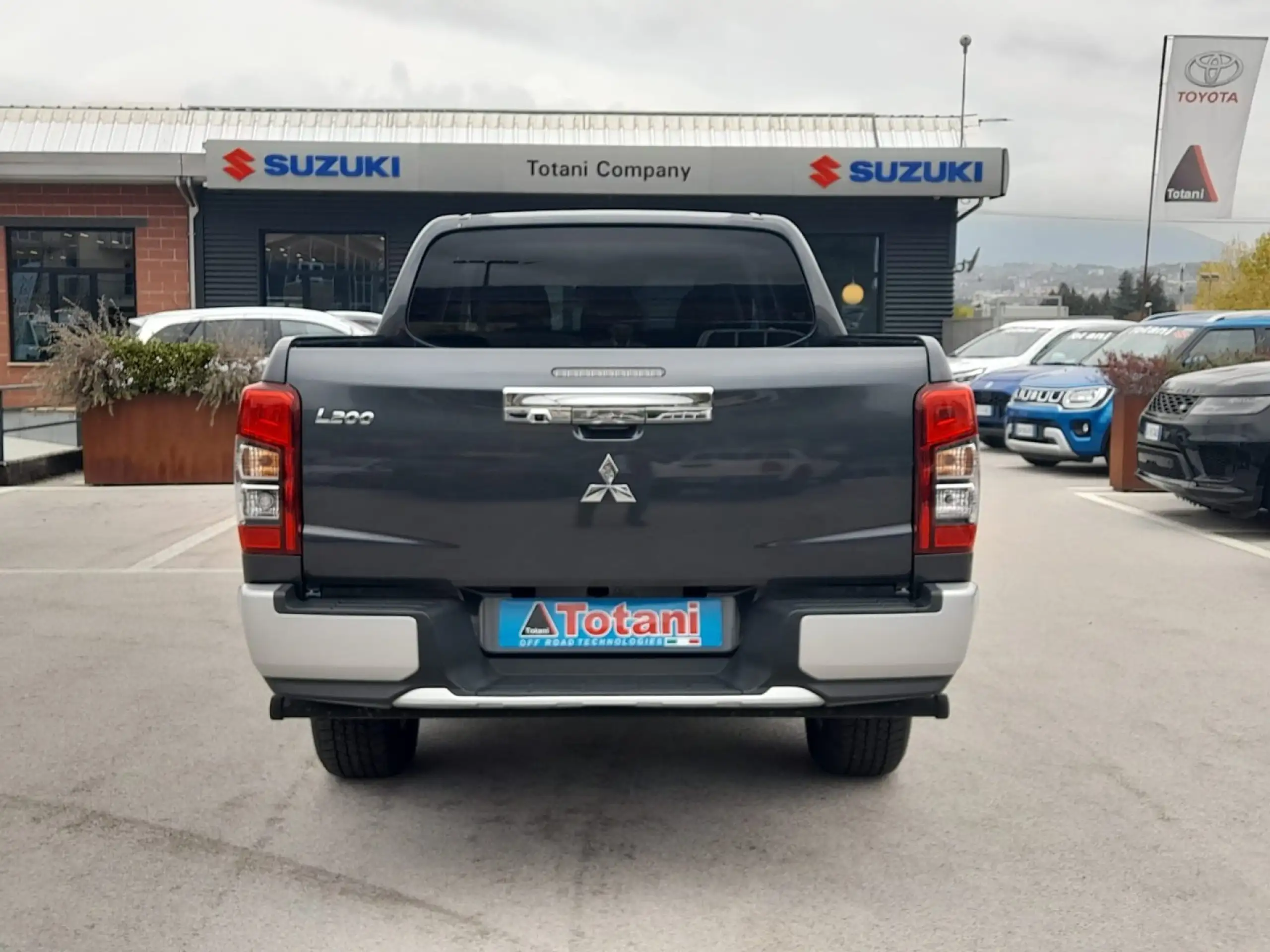 Mitsubishi - L200